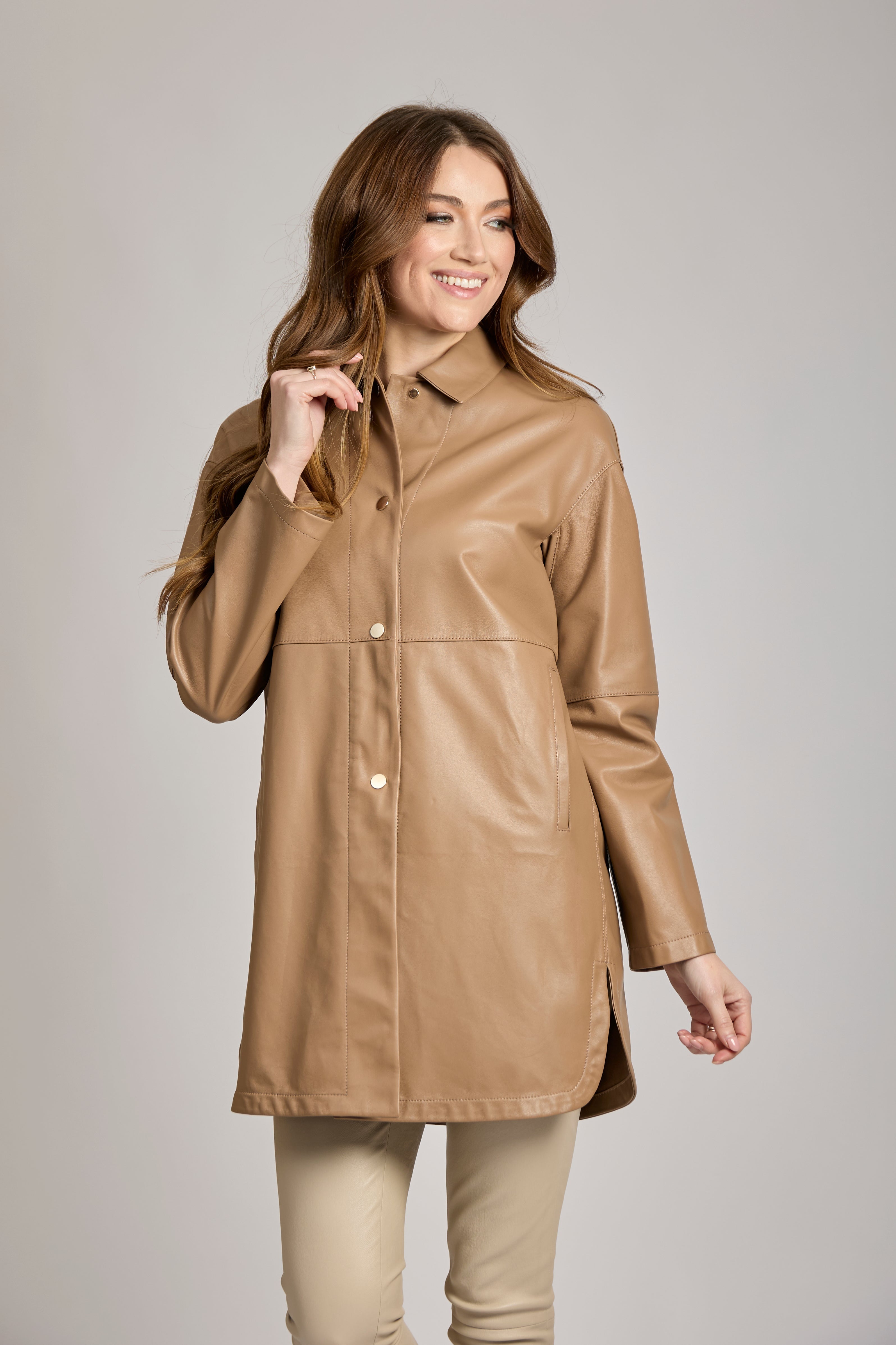 Divine Cashmere Cara taupe leather coat with tailored silhouette