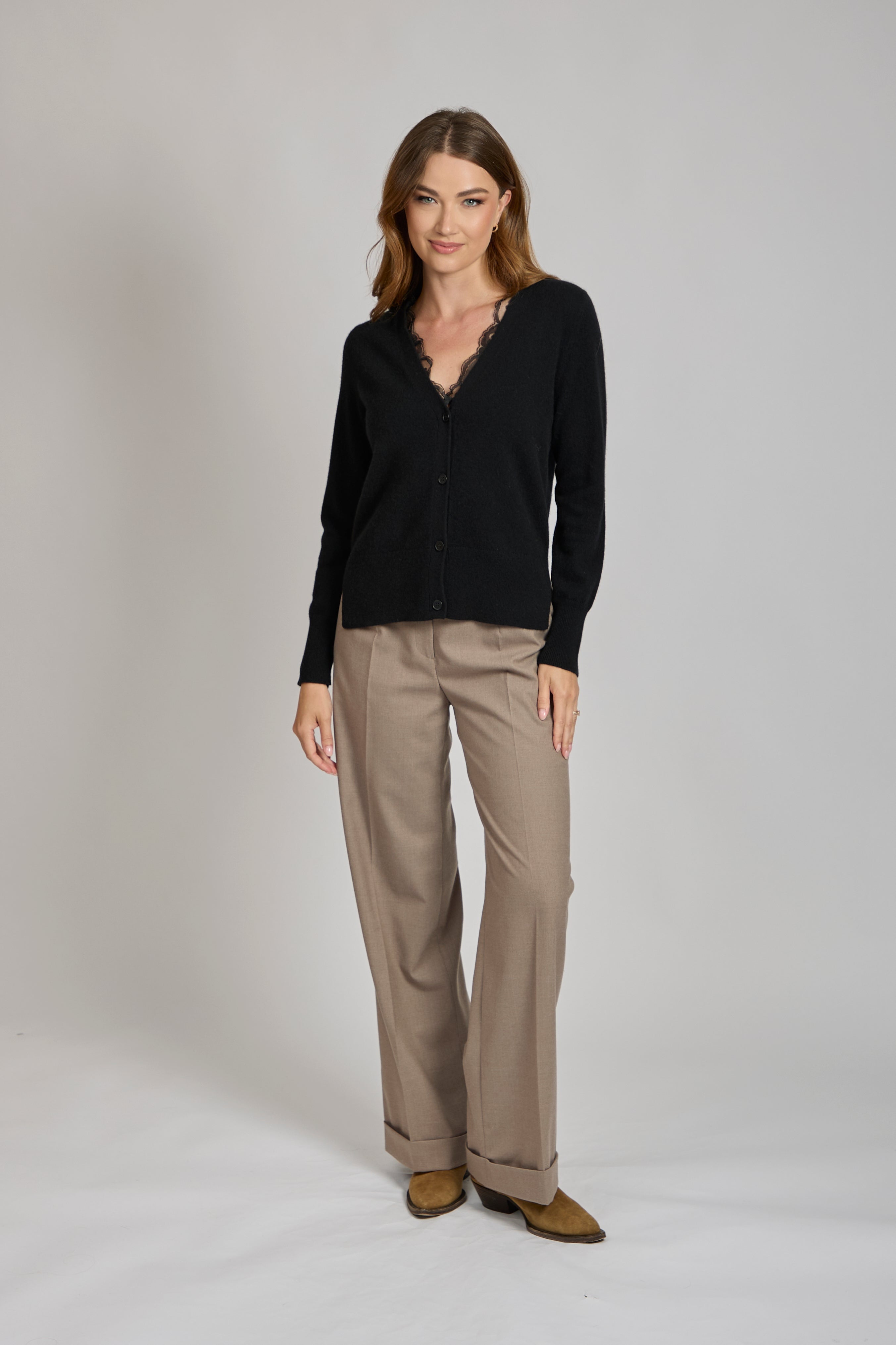 Divine Cashmere V-neck button-front cashmere cardigan with long sleeves and relaxed fit