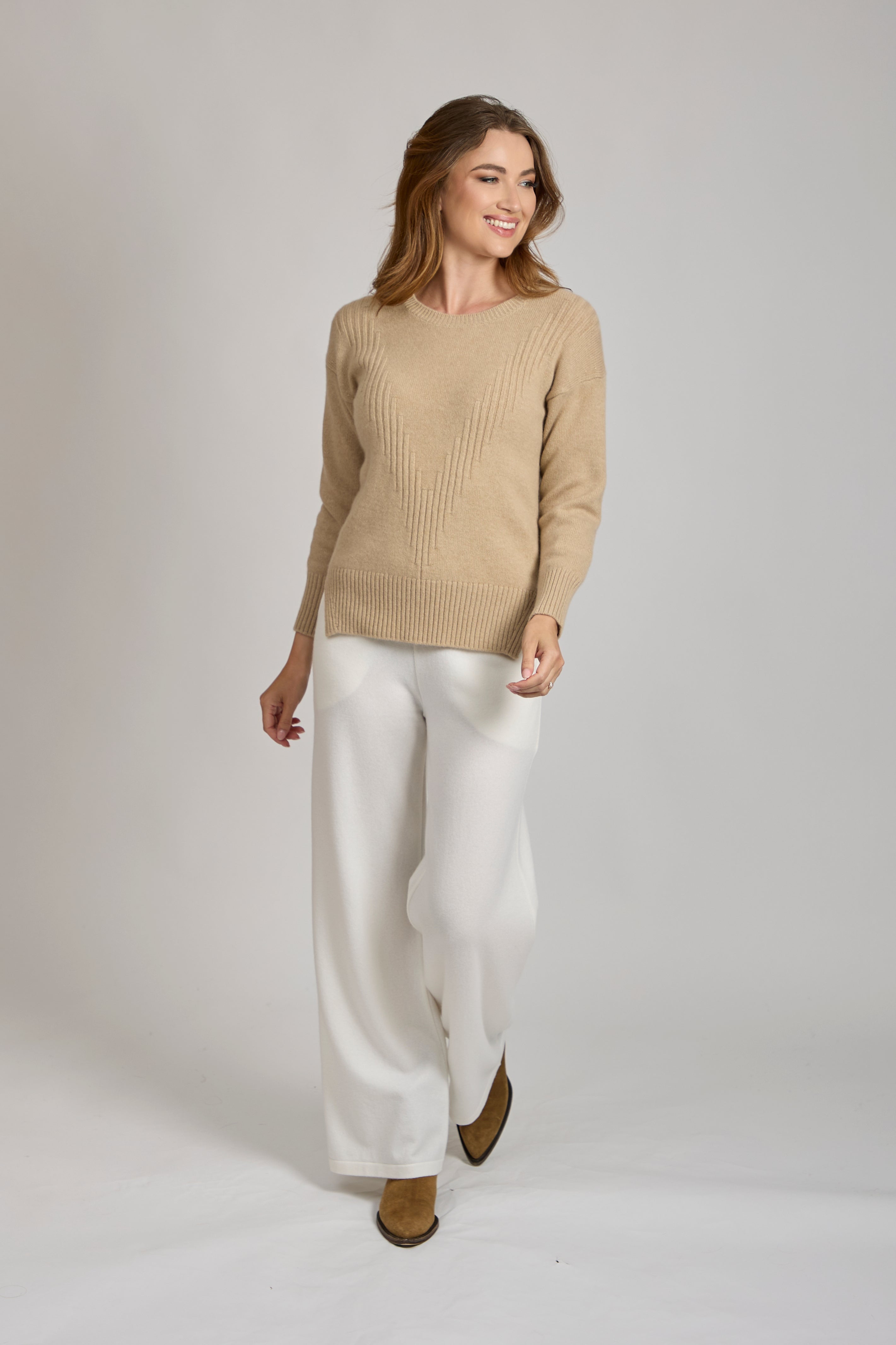 Cashmere crew neck jumper in Nocciola, fine knit with a clean classic silhouette