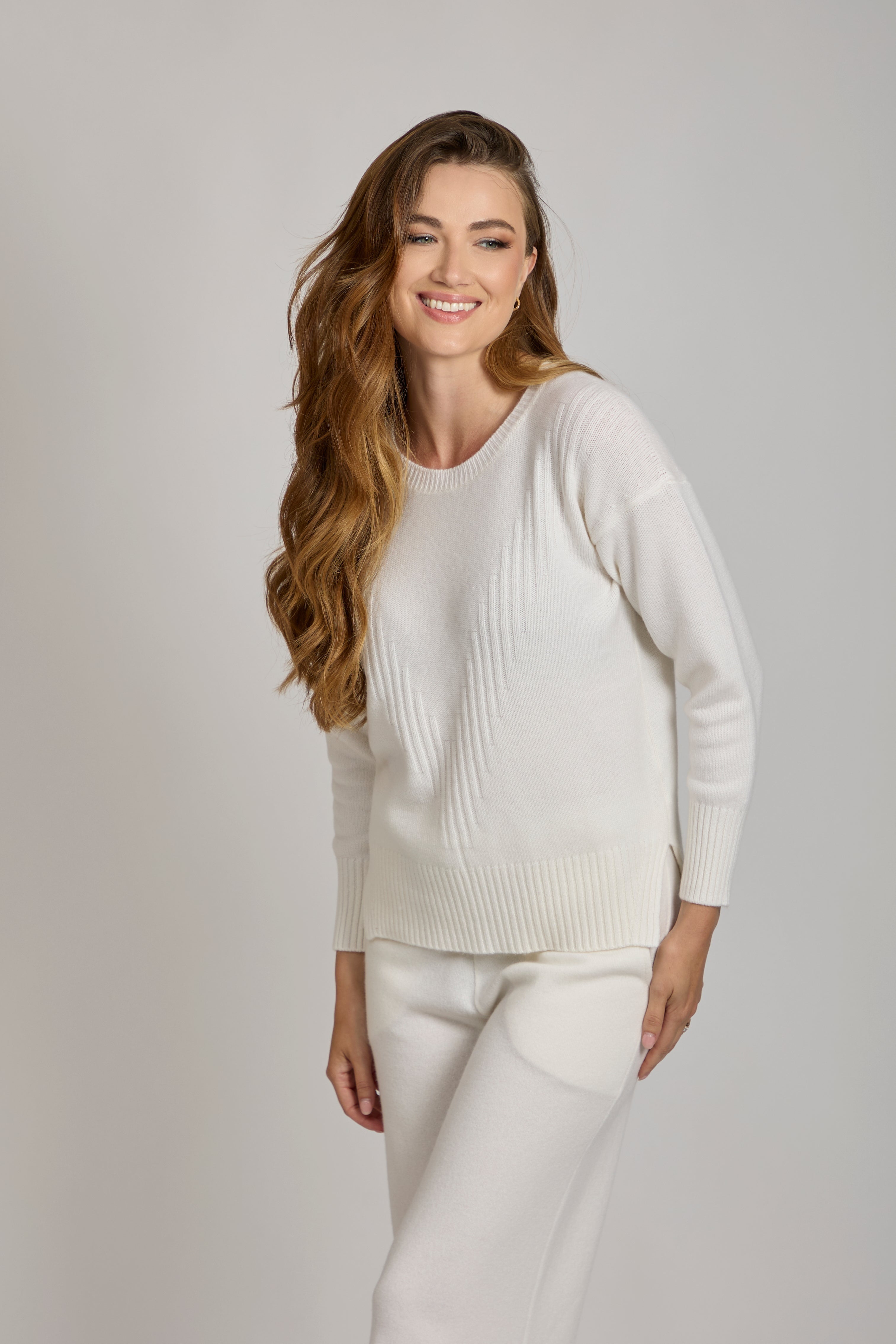 White cashmere crew neck sweater with ribbed neckline and cuffs, long sleeves, relaxed fit