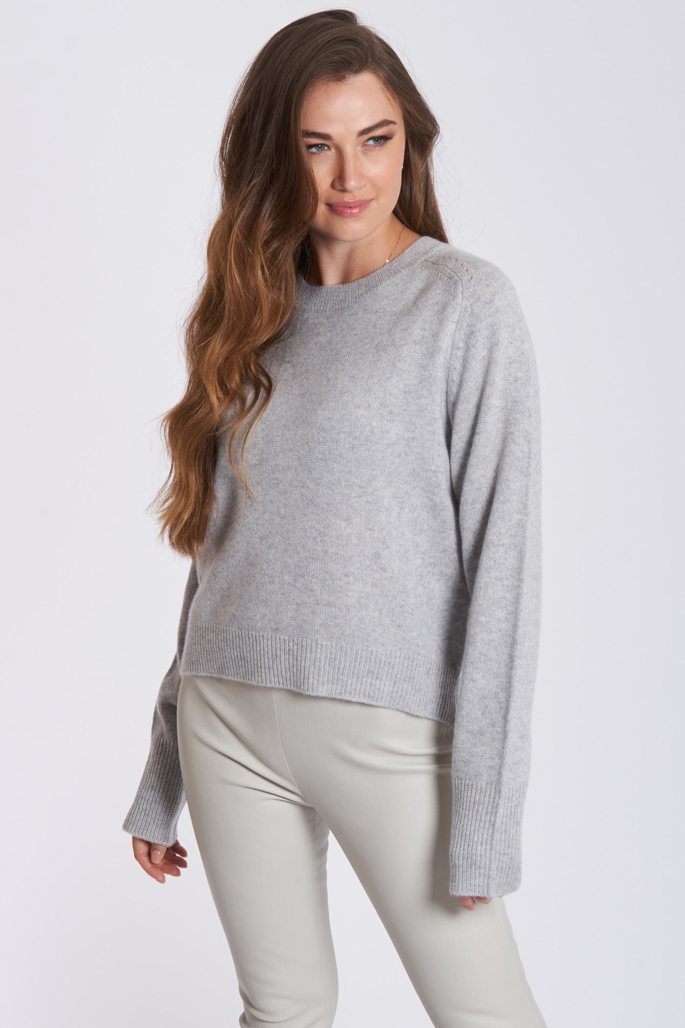 Crew neck cashmere sweater with Argile pattern, ribbed cuffs and hem, long sleeves
