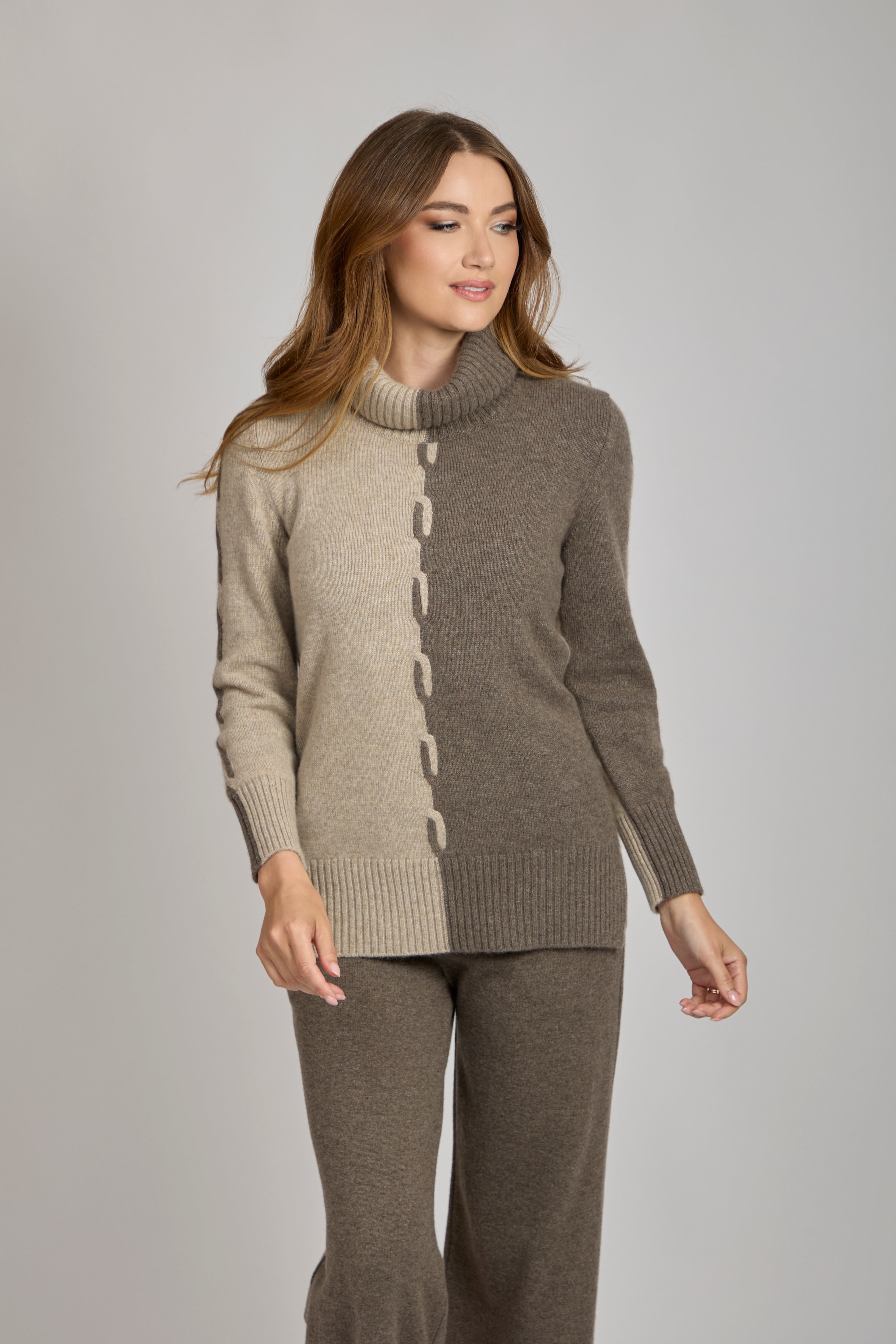 Two-tone cashmere high-neck jumper with long sleeves and relaxed silhouette