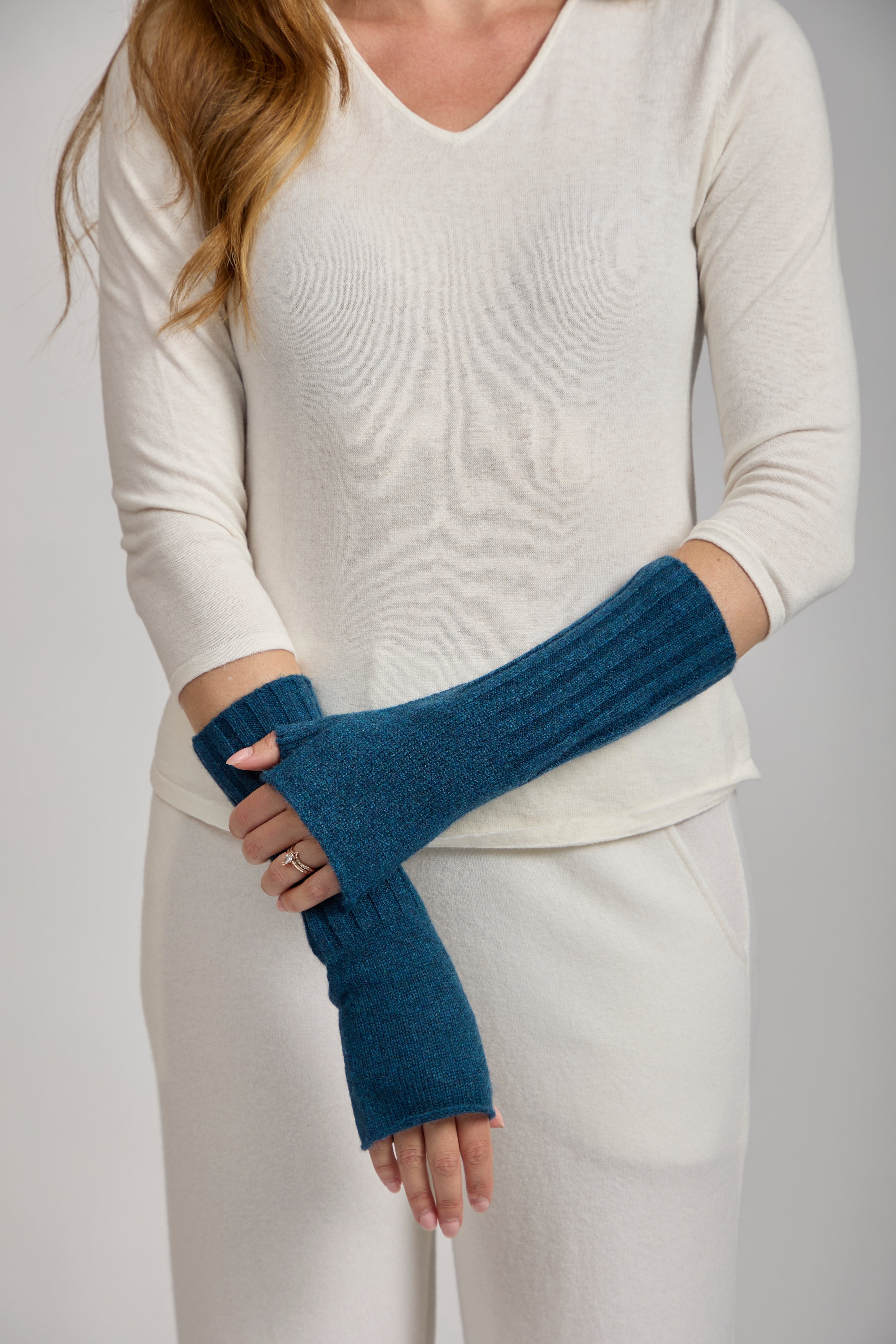 Pair of classic cashmere mittens by Divine Cashmere