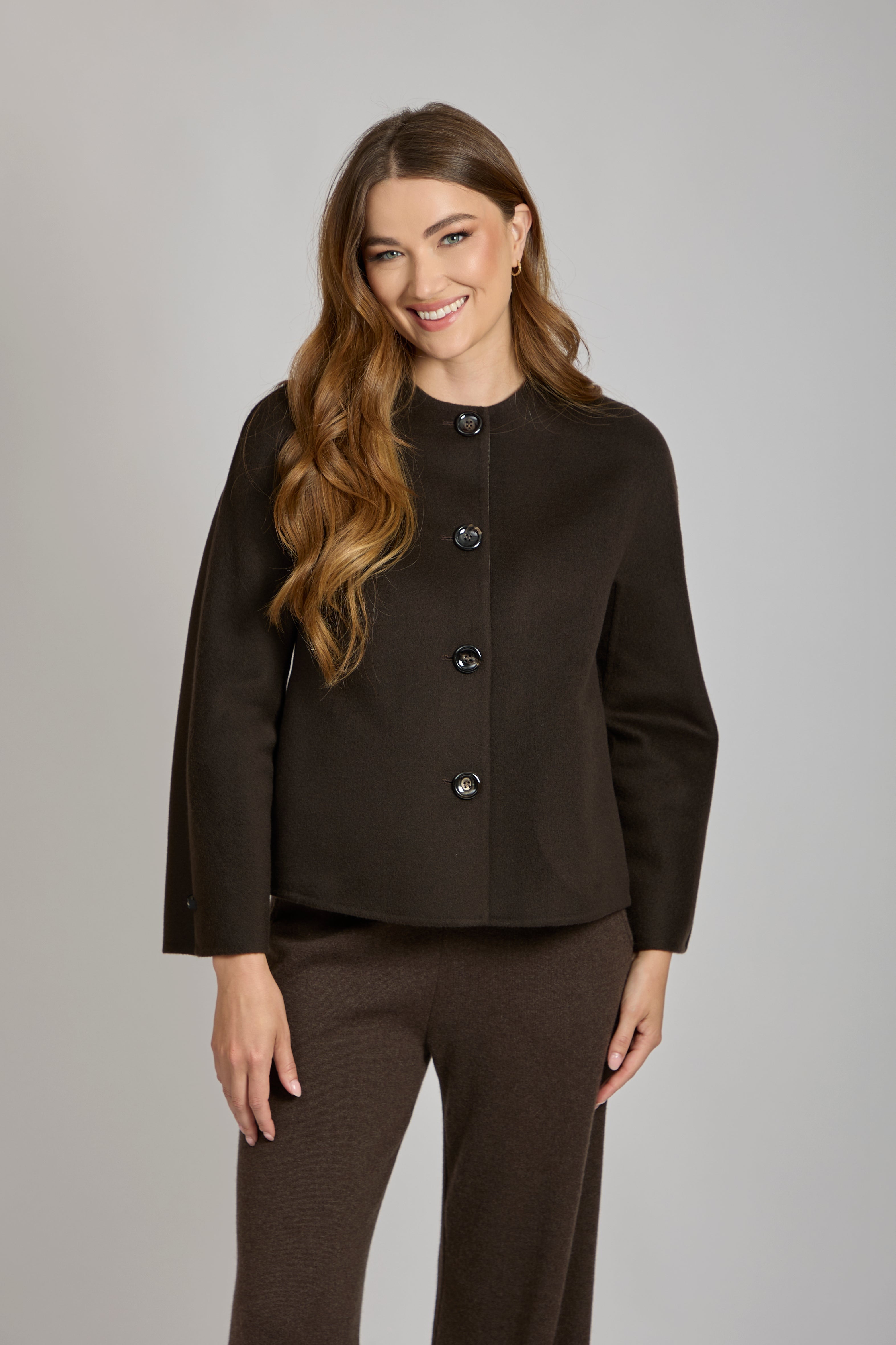 Divine Cashmere short cashmere jacket with leather trim and tailored cut