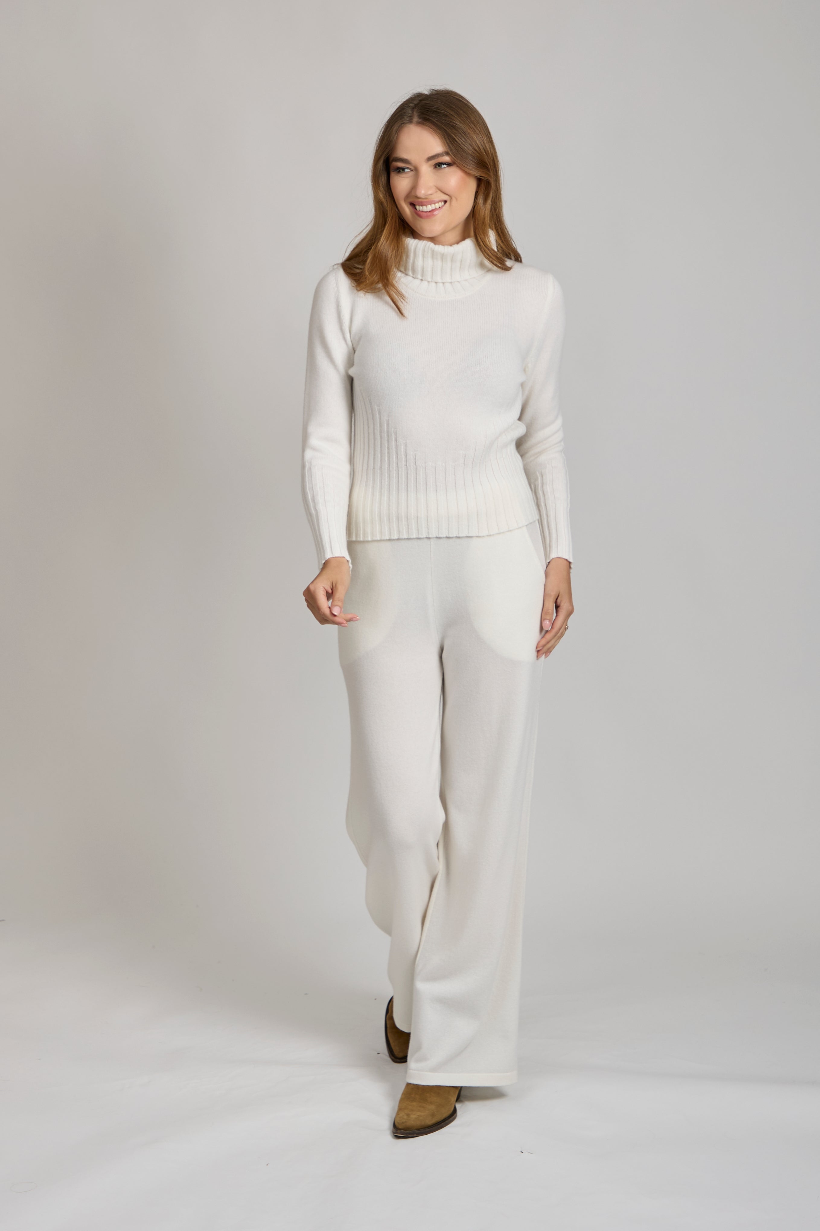Divine Cashmere high-neck cashmere sweater, fine knit, long sleeves