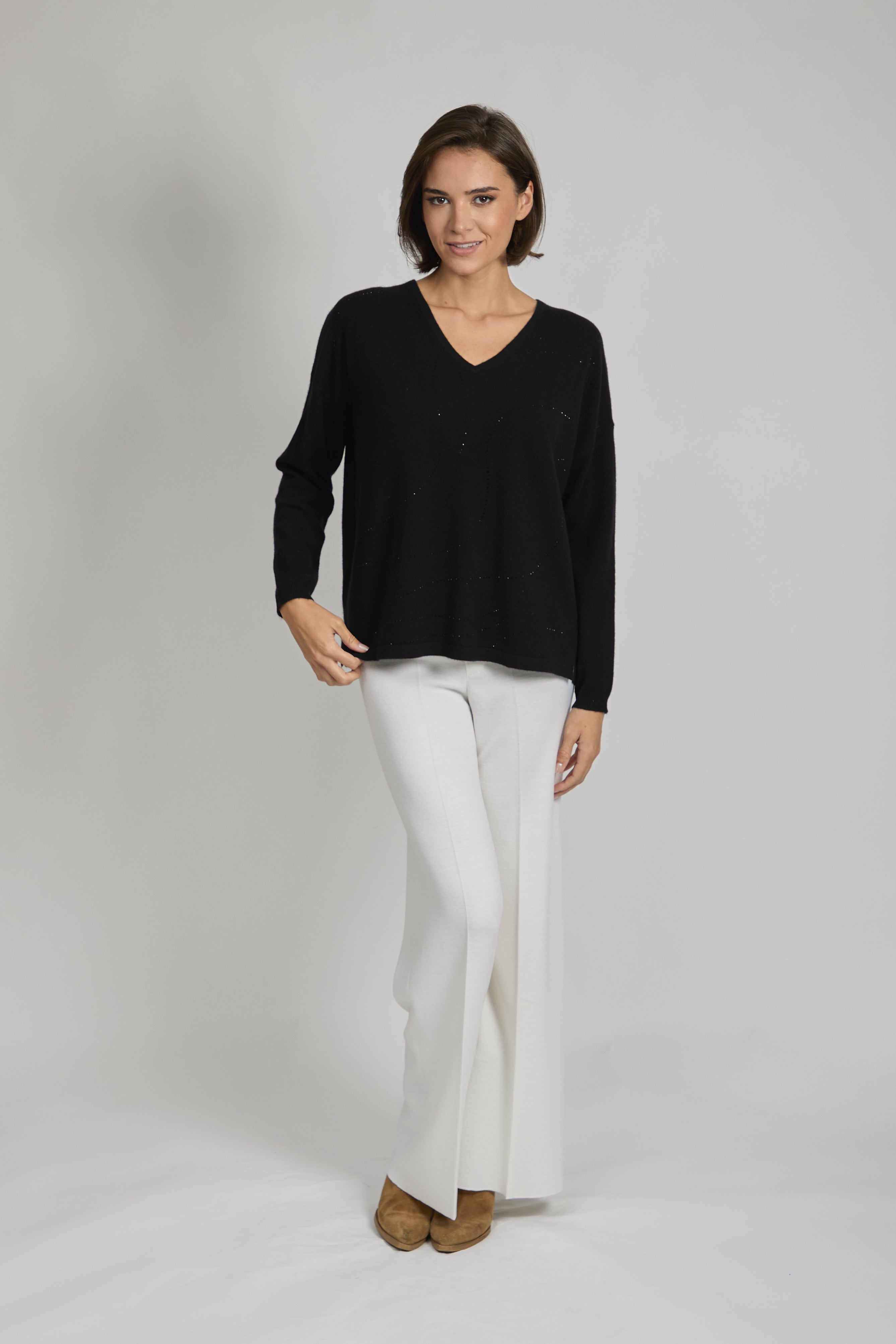 Divine Cashmere V-neck jumper in cashmere with sequin embellishment and long sleeves