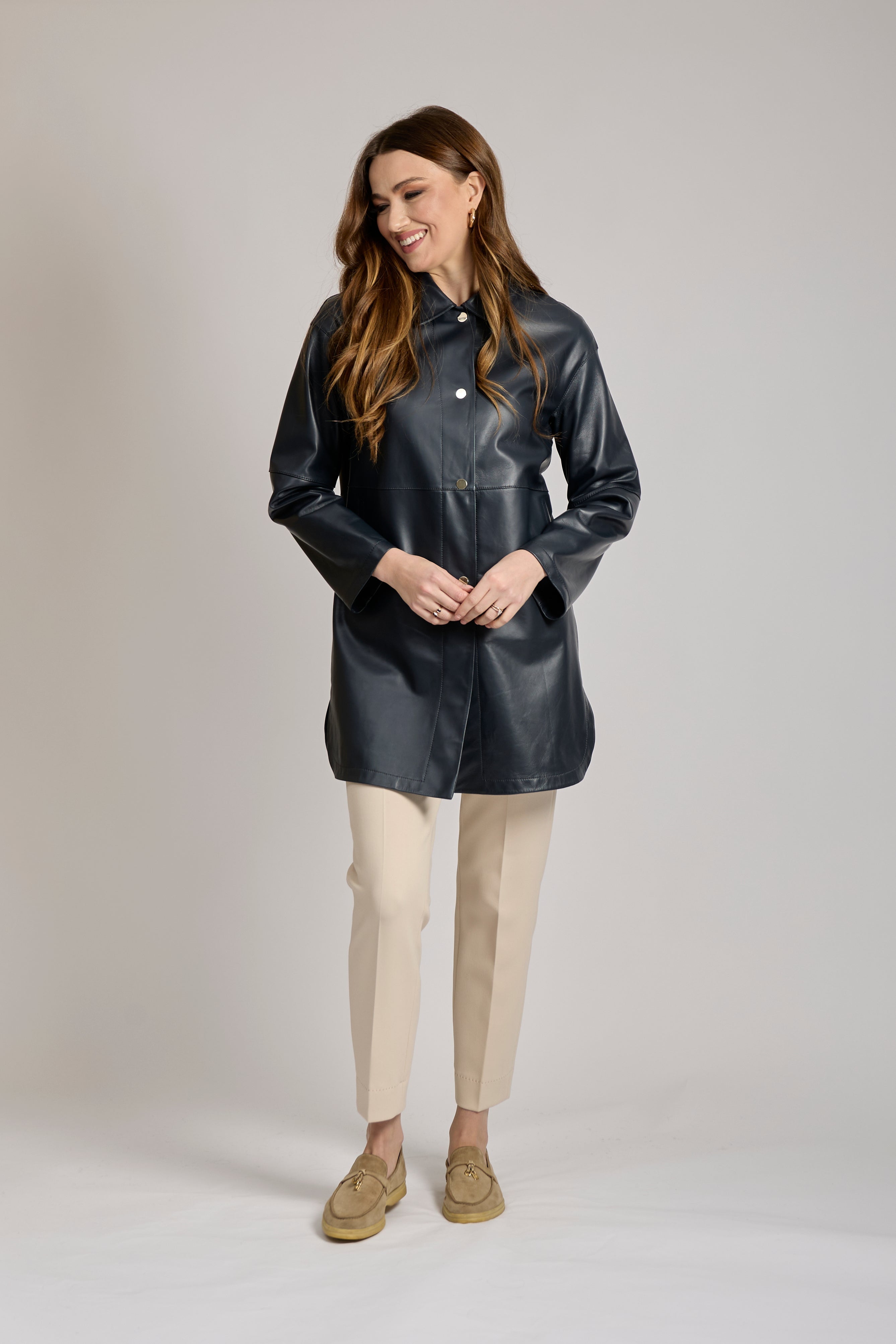 Divine Cashmere classic leather coat, straight cut, long sleeves