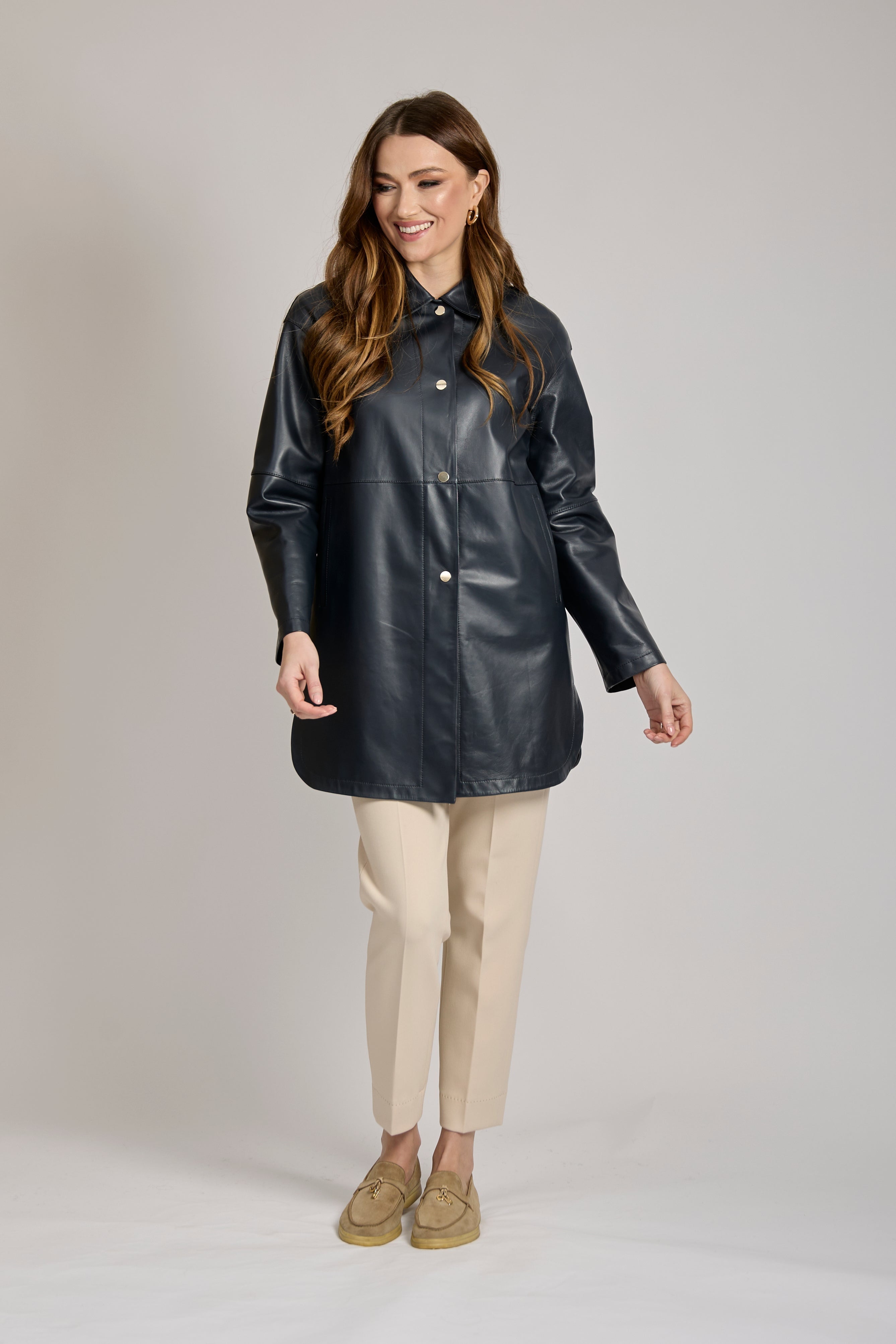 Classic leather coat with tailored cut and clean lines, Divine Cashmere