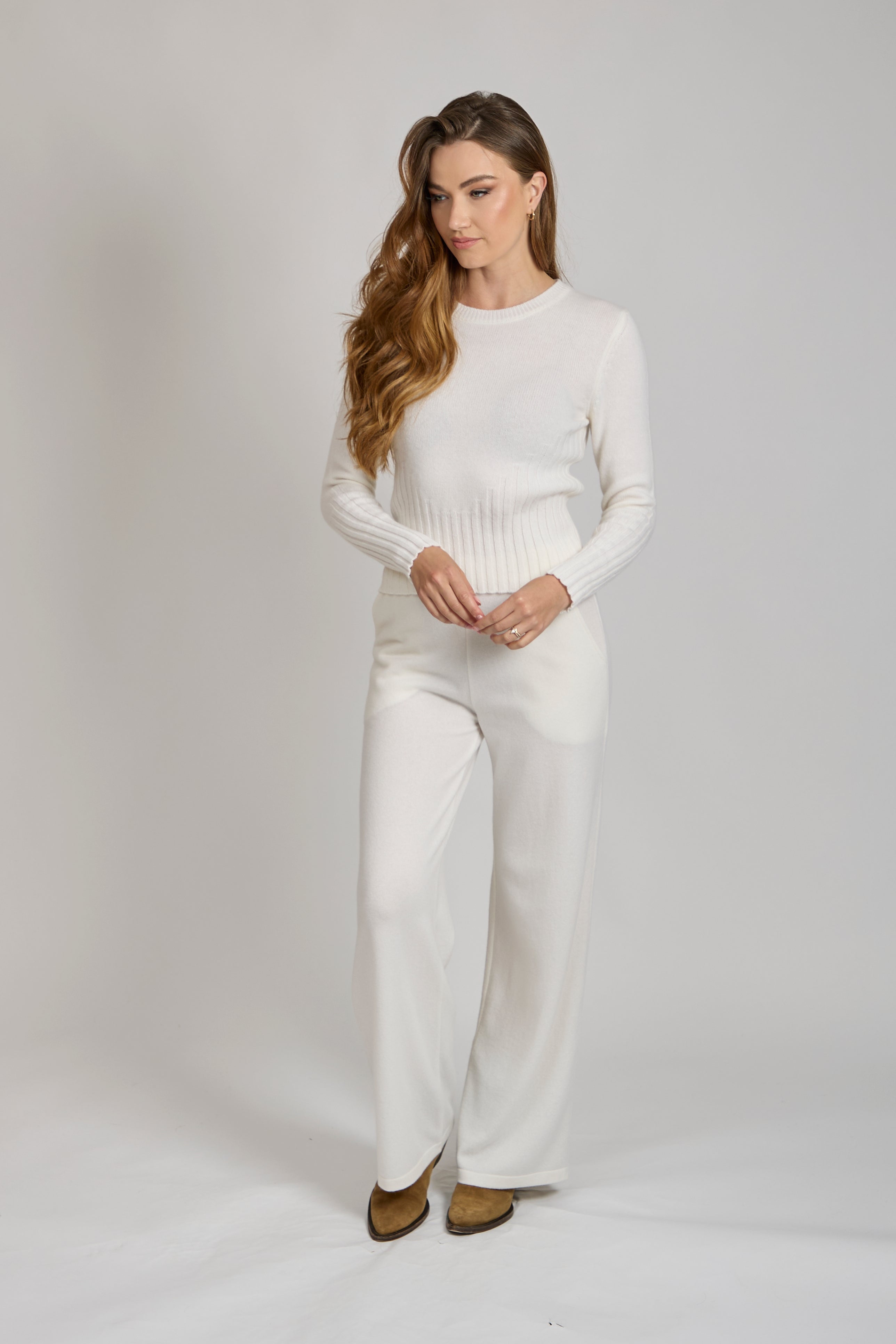 Divine Cashmere crew neck jumper in cashmere with ribbed cuffs and hem, relaxed fit.