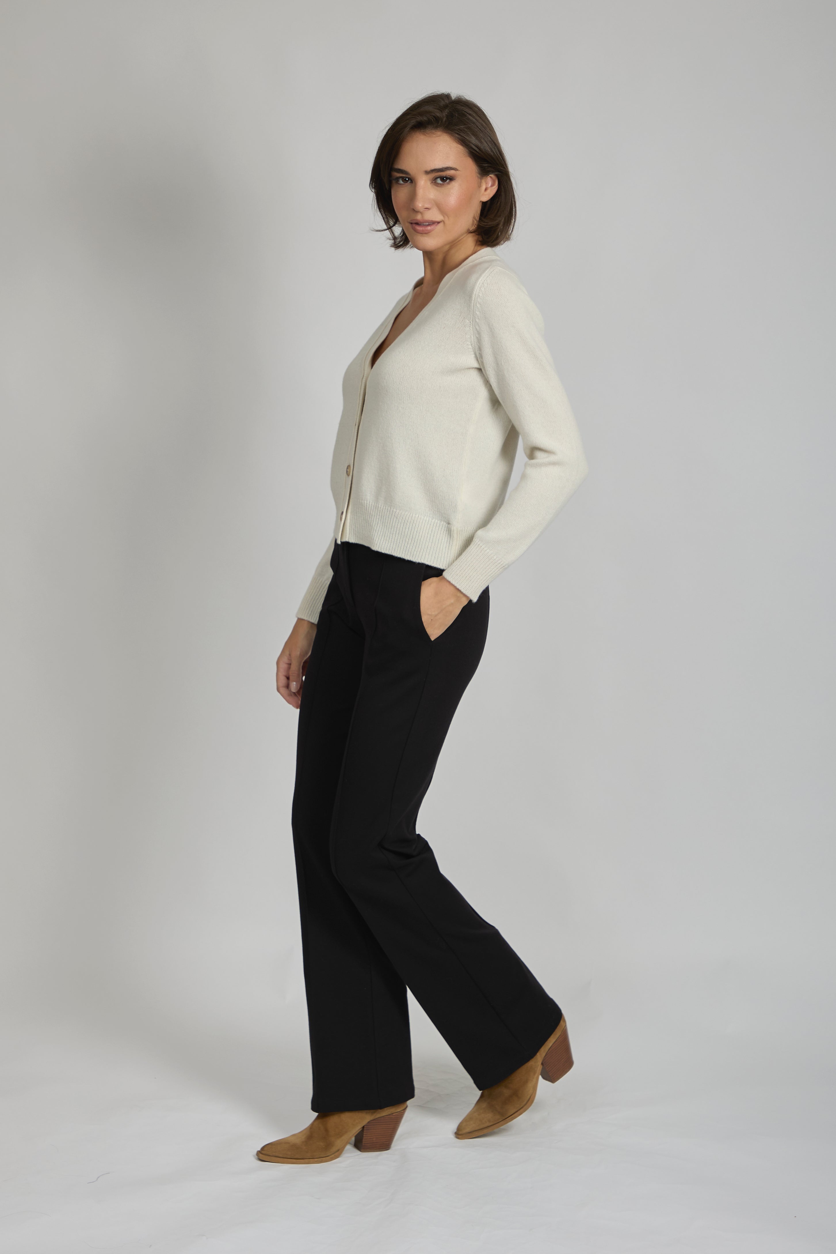 Latte cashmere cardigan with open front, long sleeves and ribbed cuffs and hem