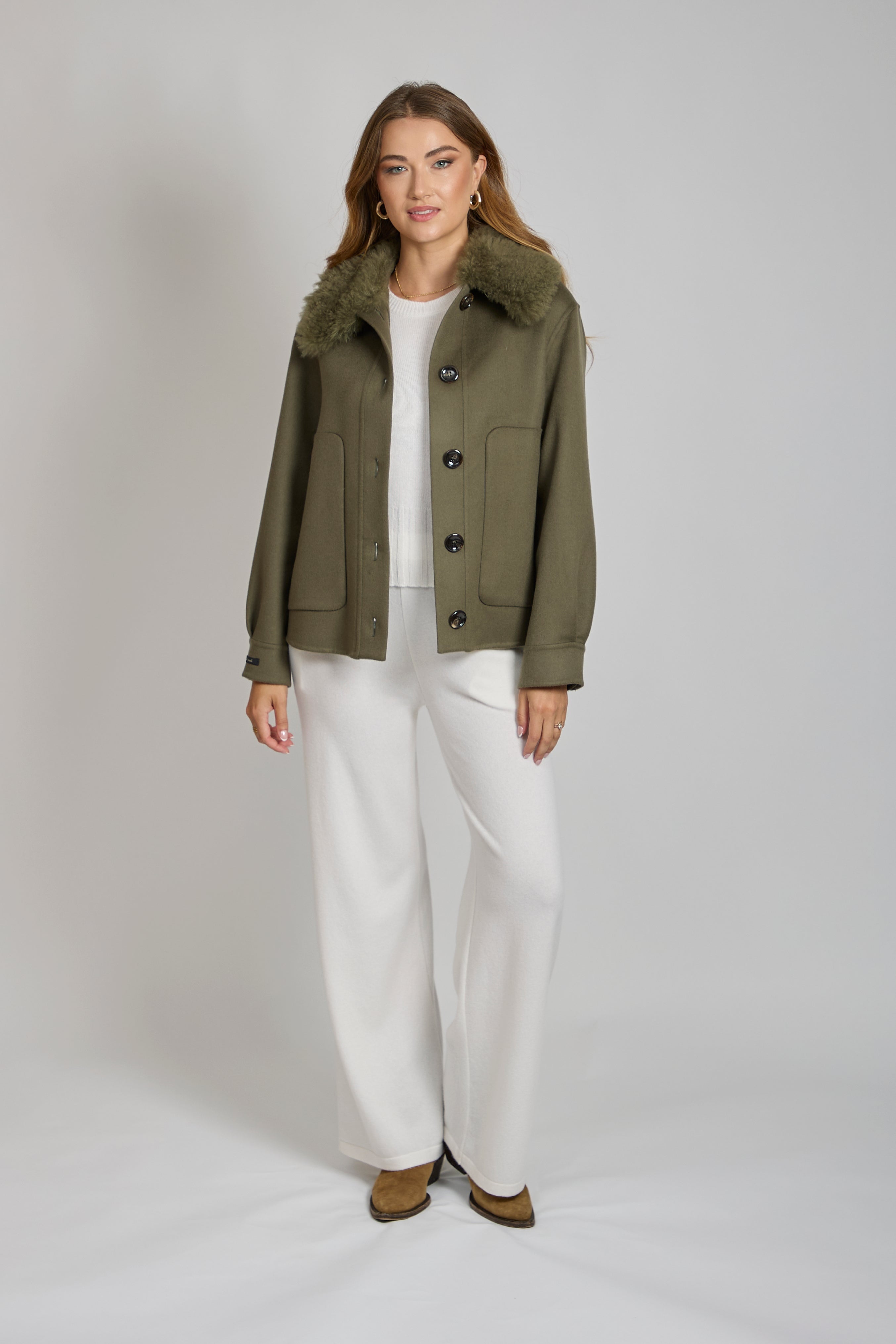 Divine Cashmere short cashmere jacket with detachable collar and cropped silhouette