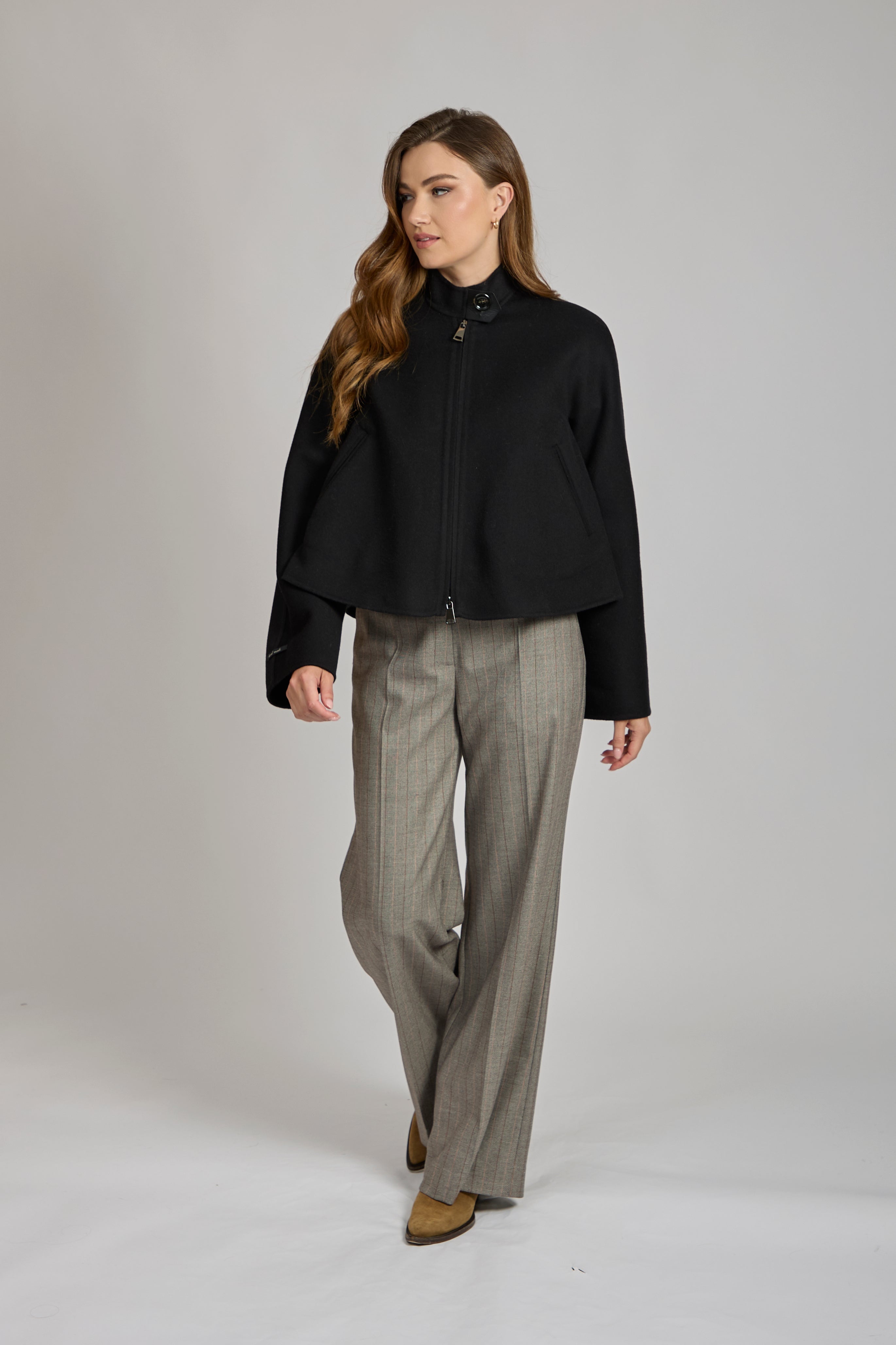 Short cashmere jacket with leather details, cropped silhouette, Divine Cashmere.