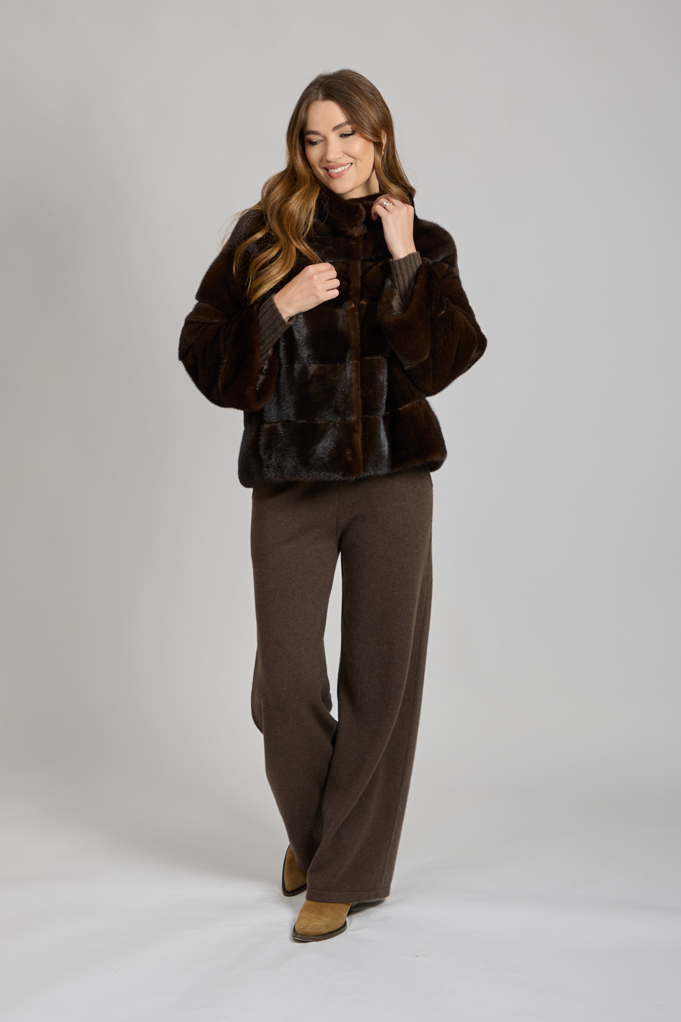 Short cashmere knit jacket with boxy cut, button-front placket and ribbed cuffs