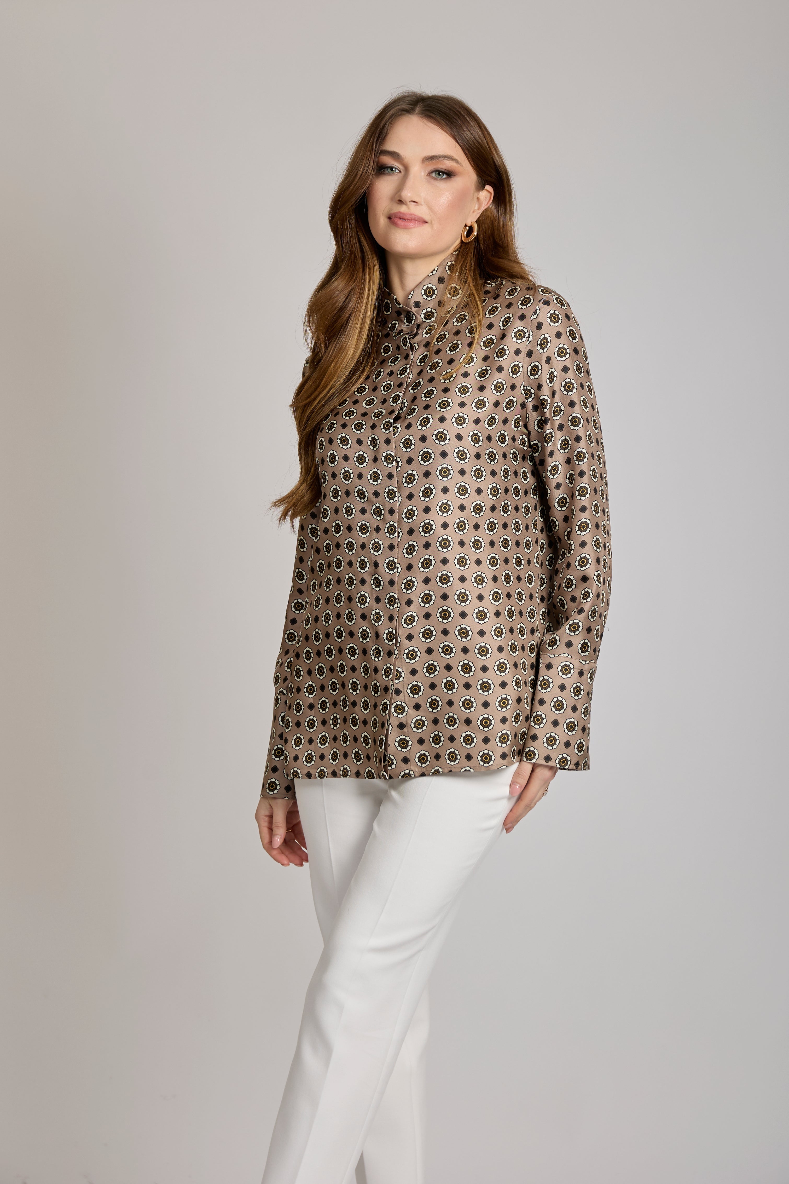 Silk blouse with draped silhouette and subtle sheen, long sleeves and clean neckline, Divine Cashmere