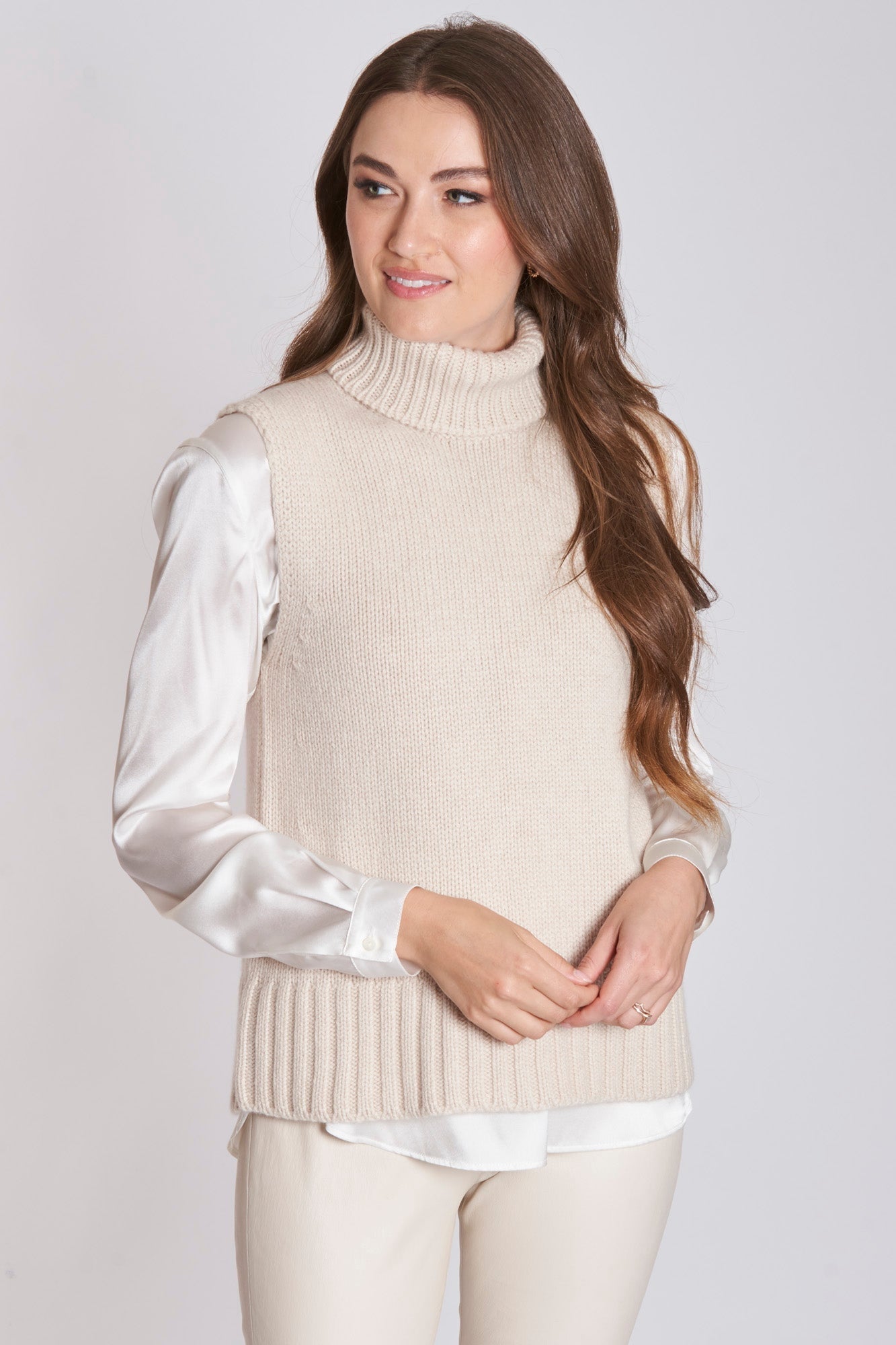 Sleeveless high-neck cashmere sweater with fitted drape and clean hem