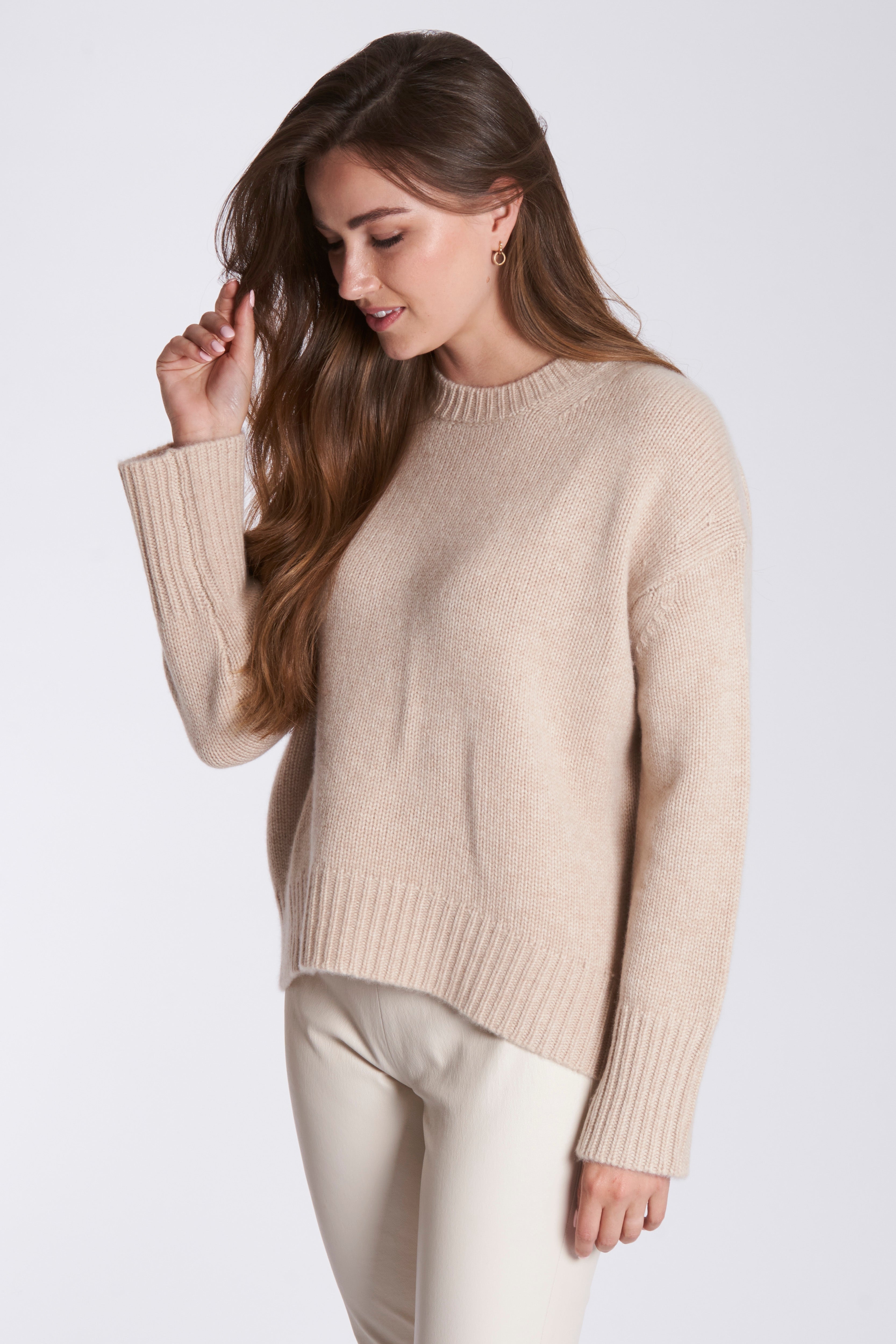 Thick cashmere crew neck jumper, ribbed trim and long sleeves, relaxed fit (Divine Cashmere)