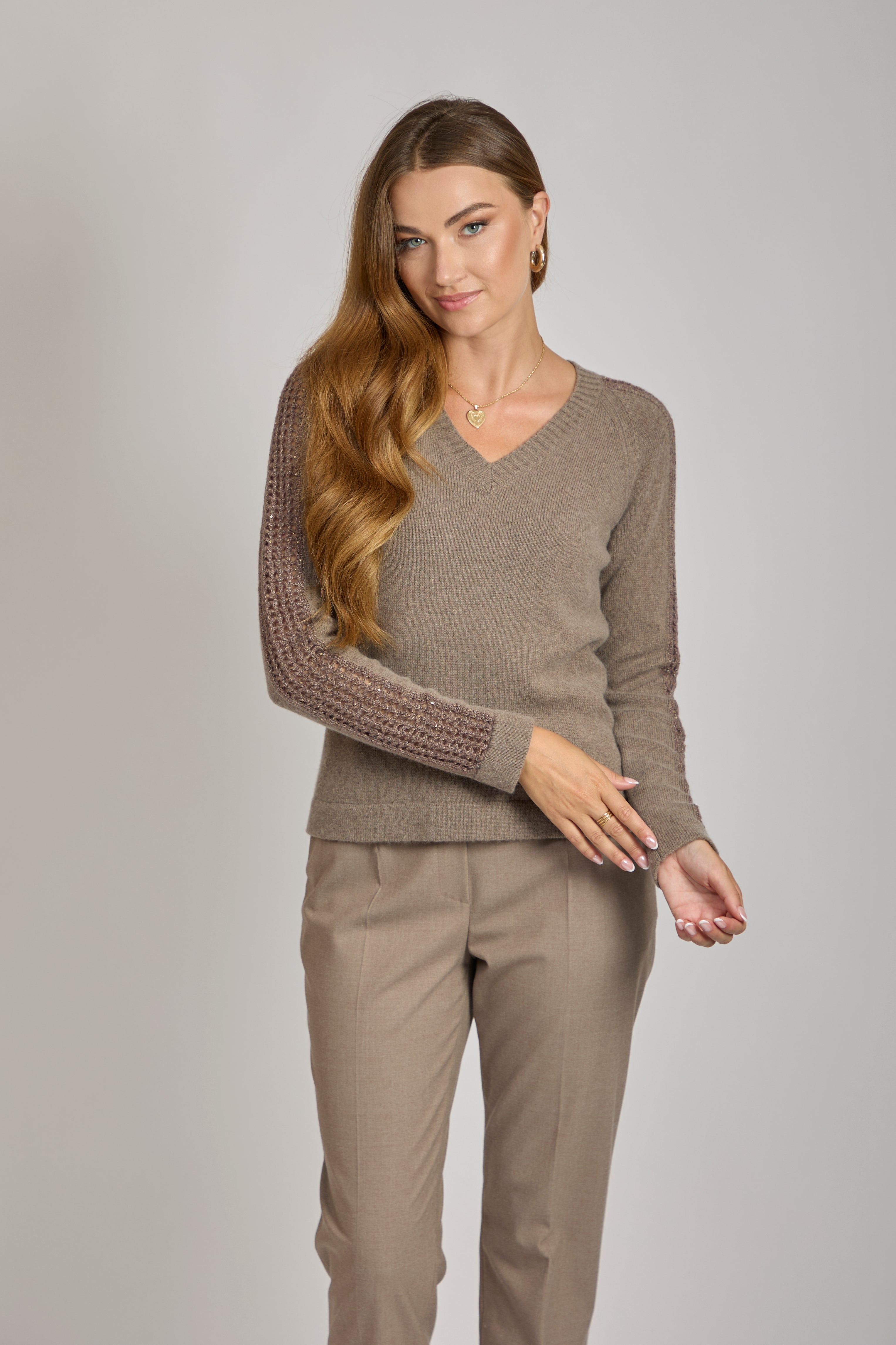 Taupe cashmere V-neck jumper with ribbed details.