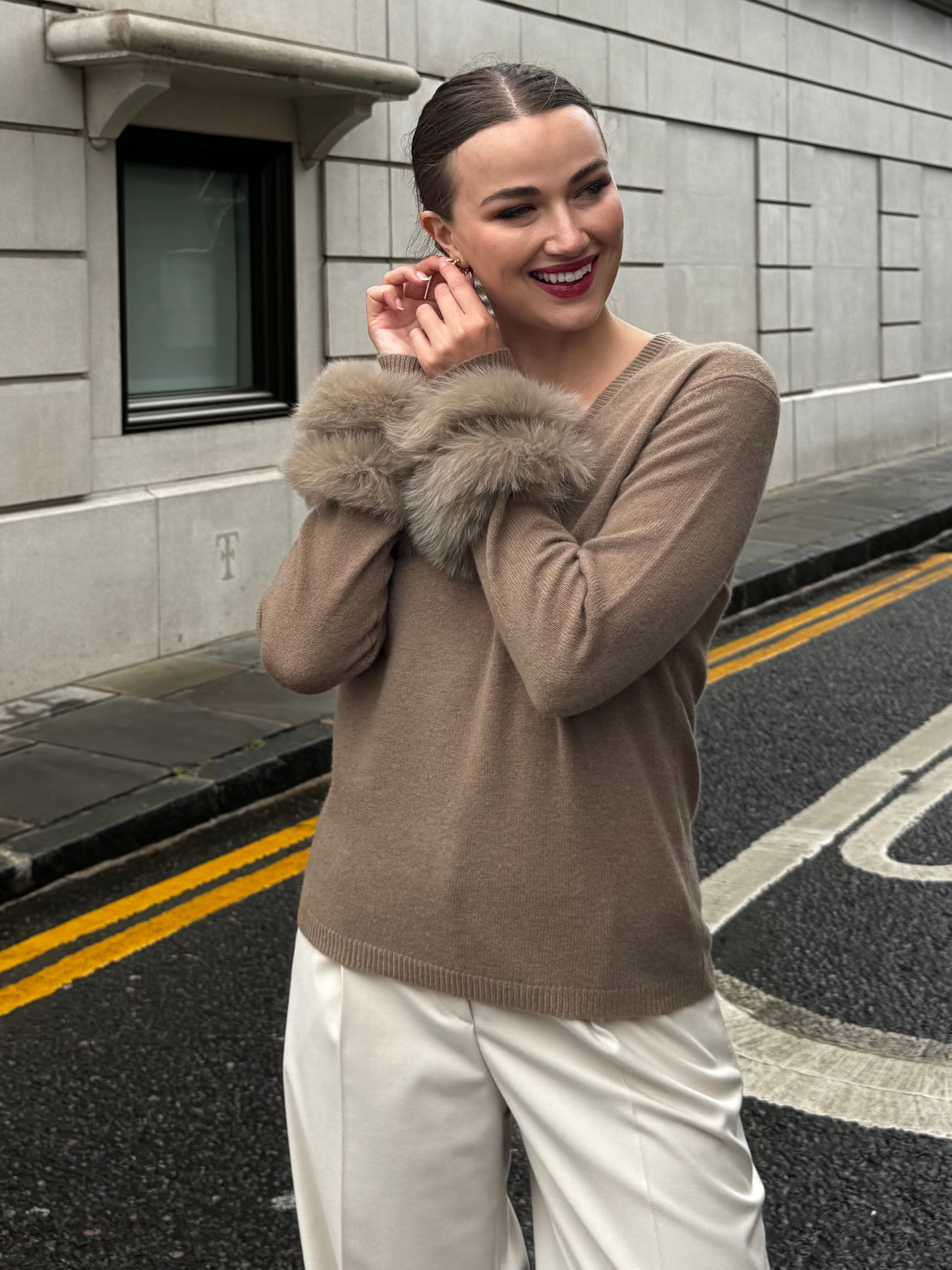 CASHMERE JUMPER WITH FUR DETAILS-BRUN