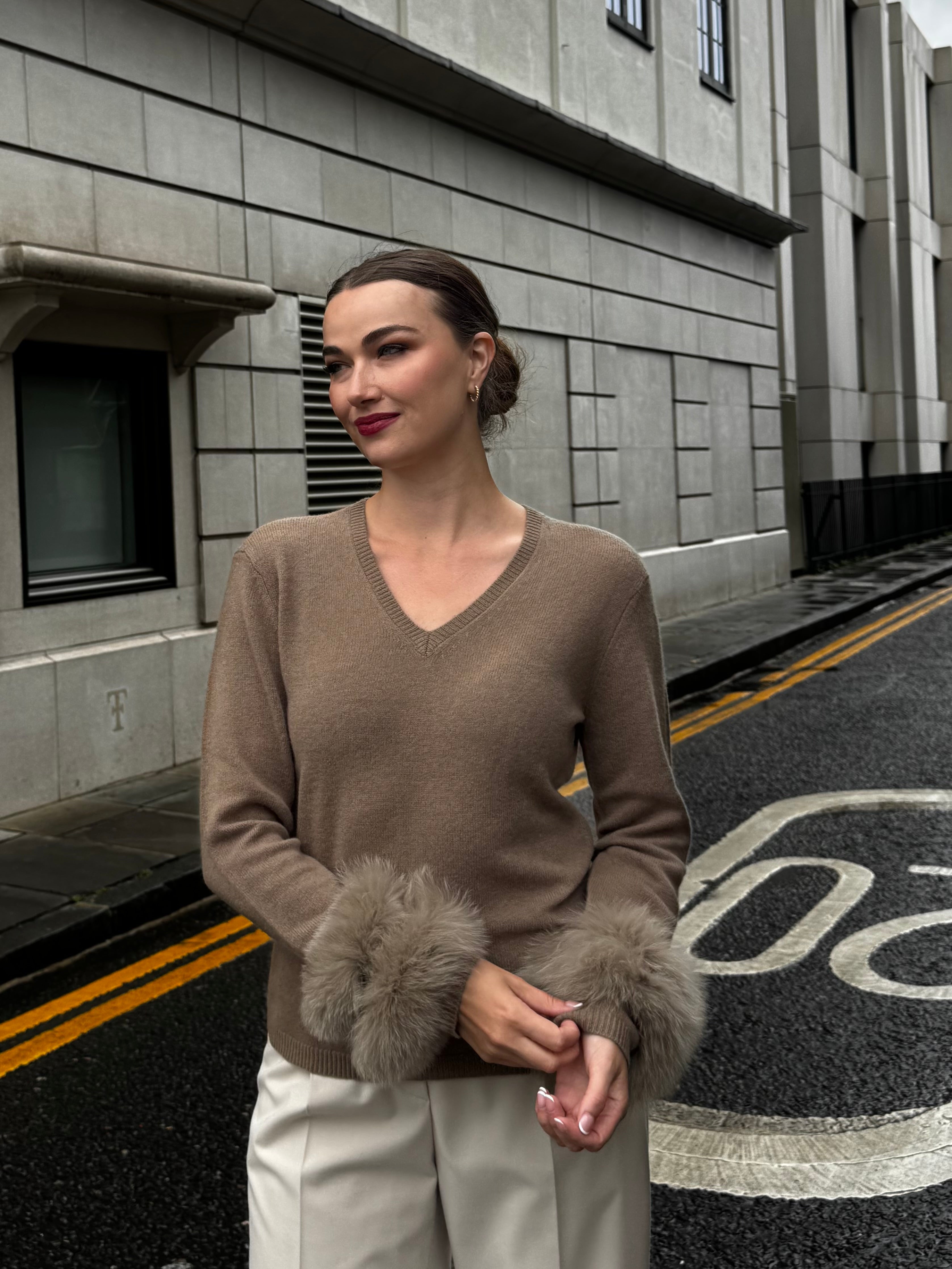 CASHMERE JUMPER WITH FUR DETAILS-BRUN