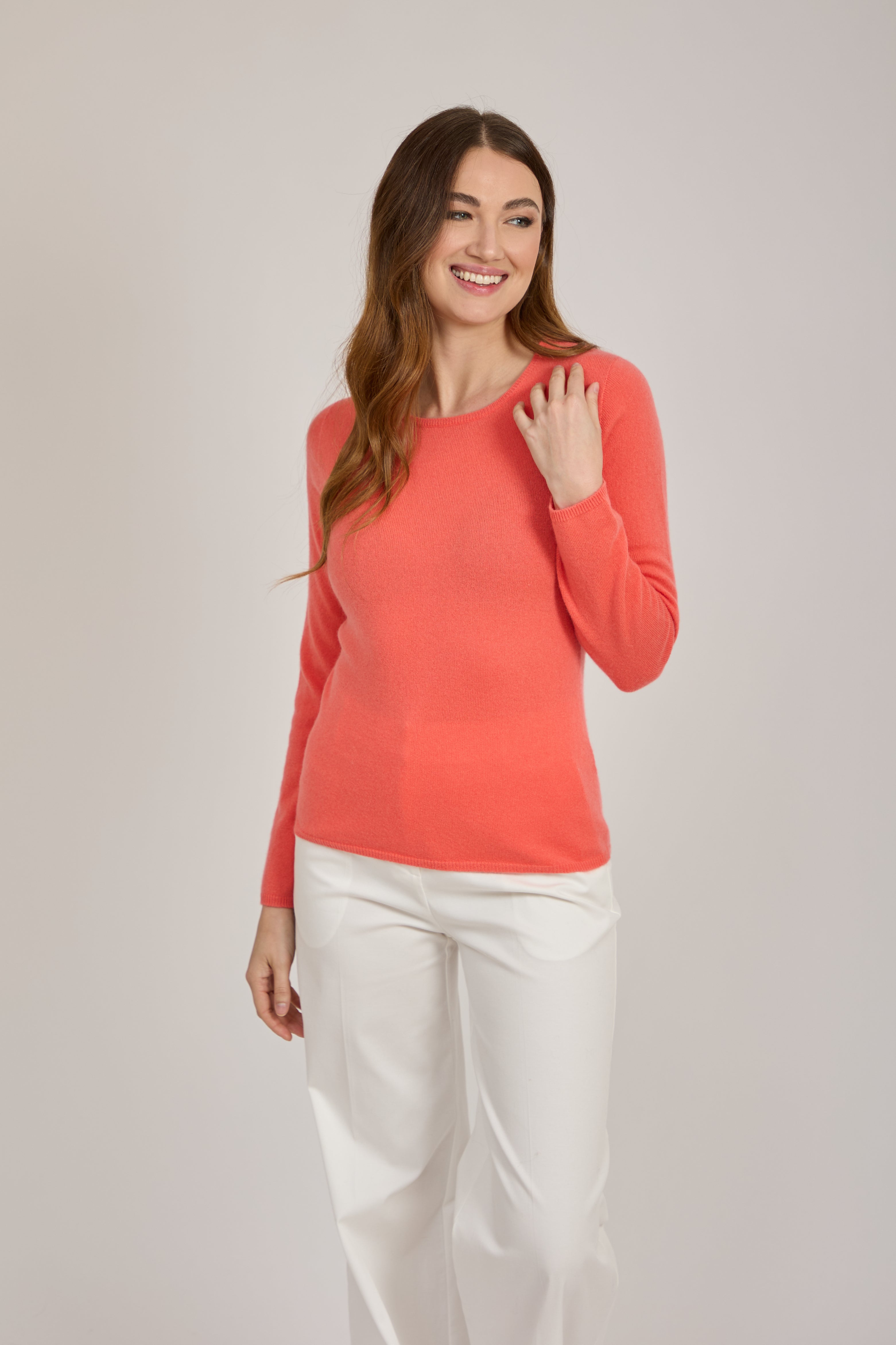 CREW NECK FITTED CASHMERE JUMPER-CORAL