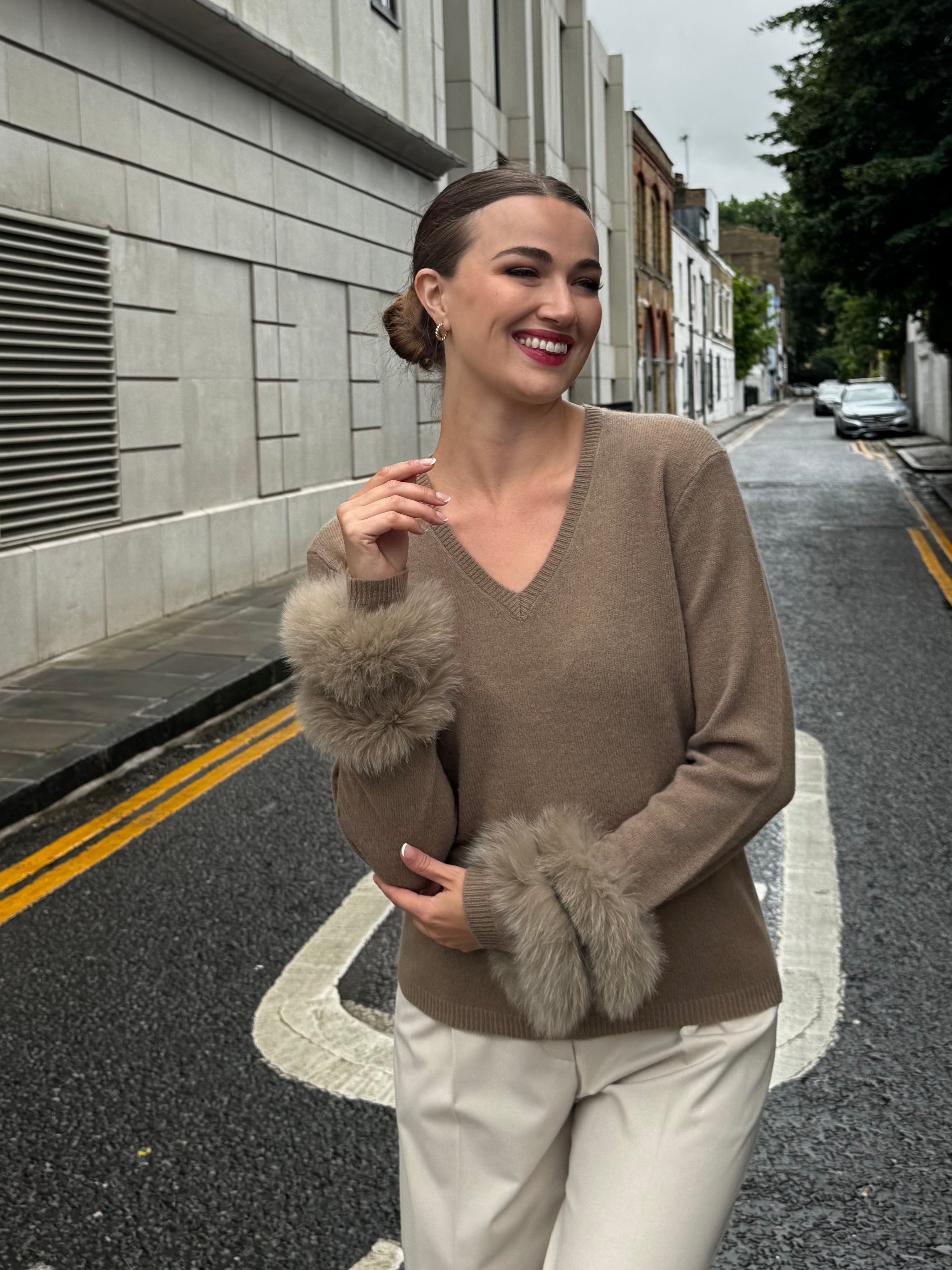 CASHMERE JUMPER WITH FUR DETAILS-BRUN