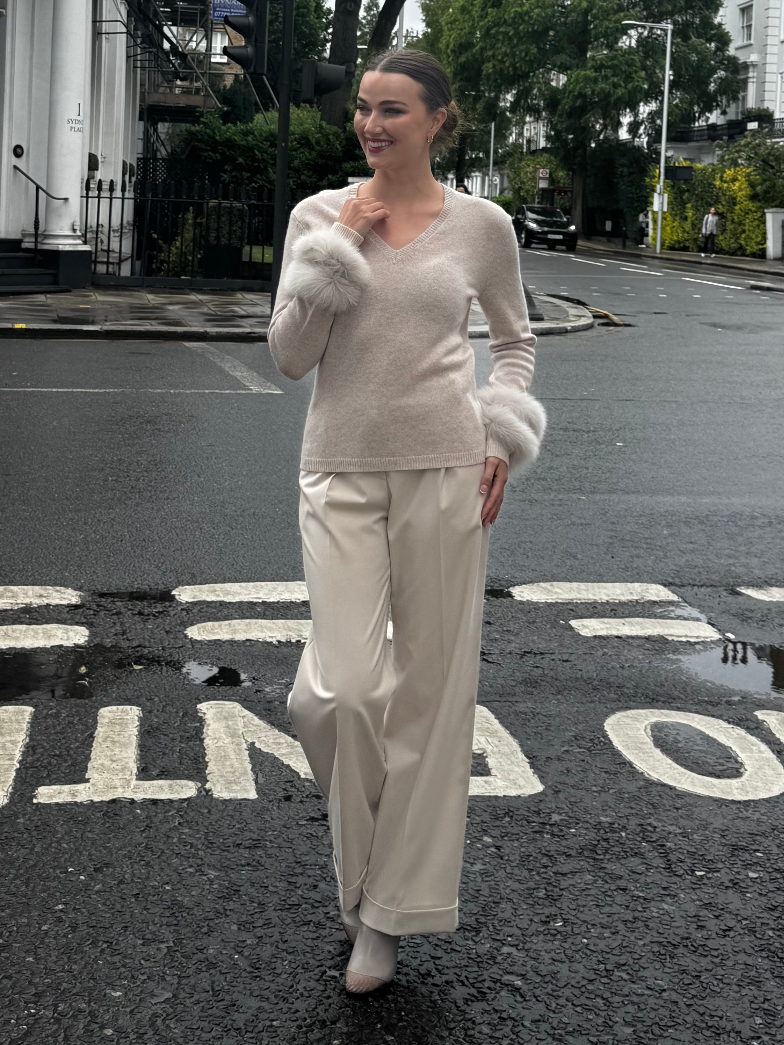 CASHMERE JUMPER WITH FUR DETAILS- BEIGE