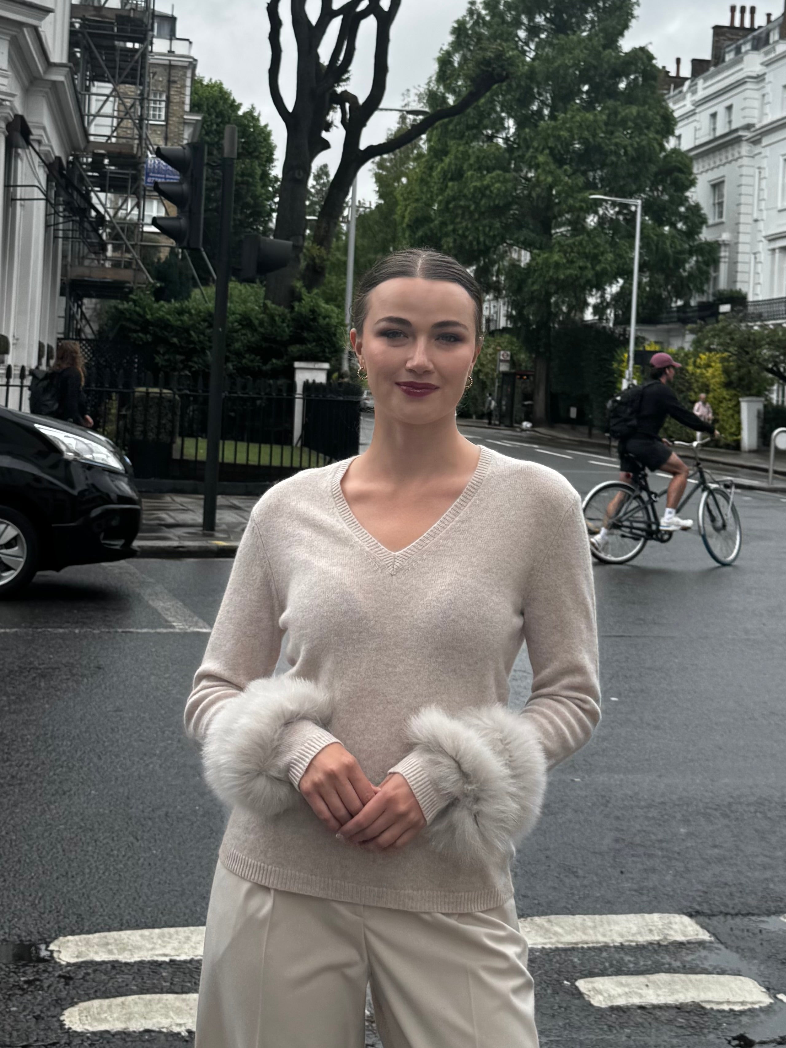 CASHMERE JUMPER WITH FUR DETAILS- BEIGE