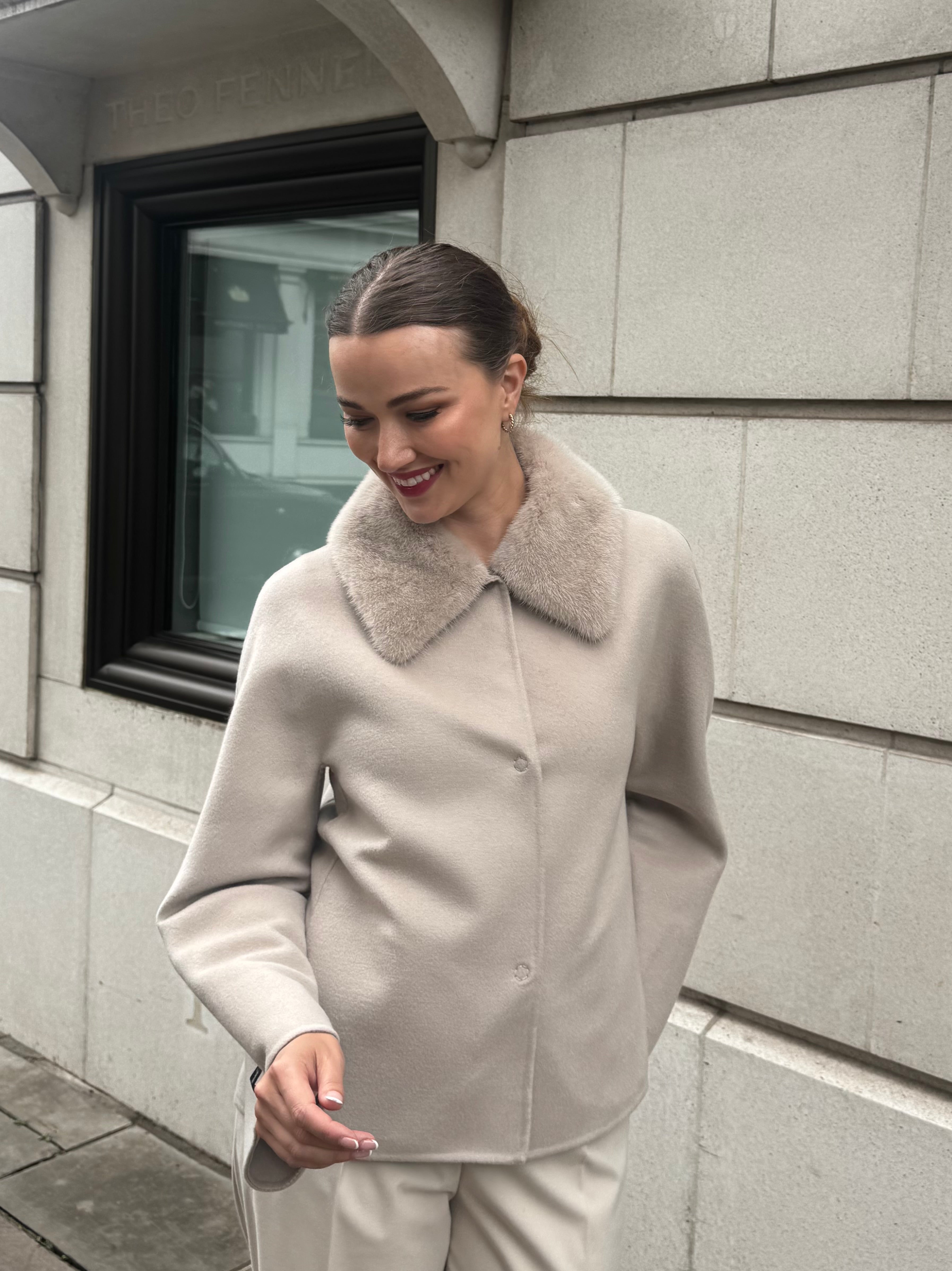 SHORT JACKET WITH MINK COLAR-BEIGE