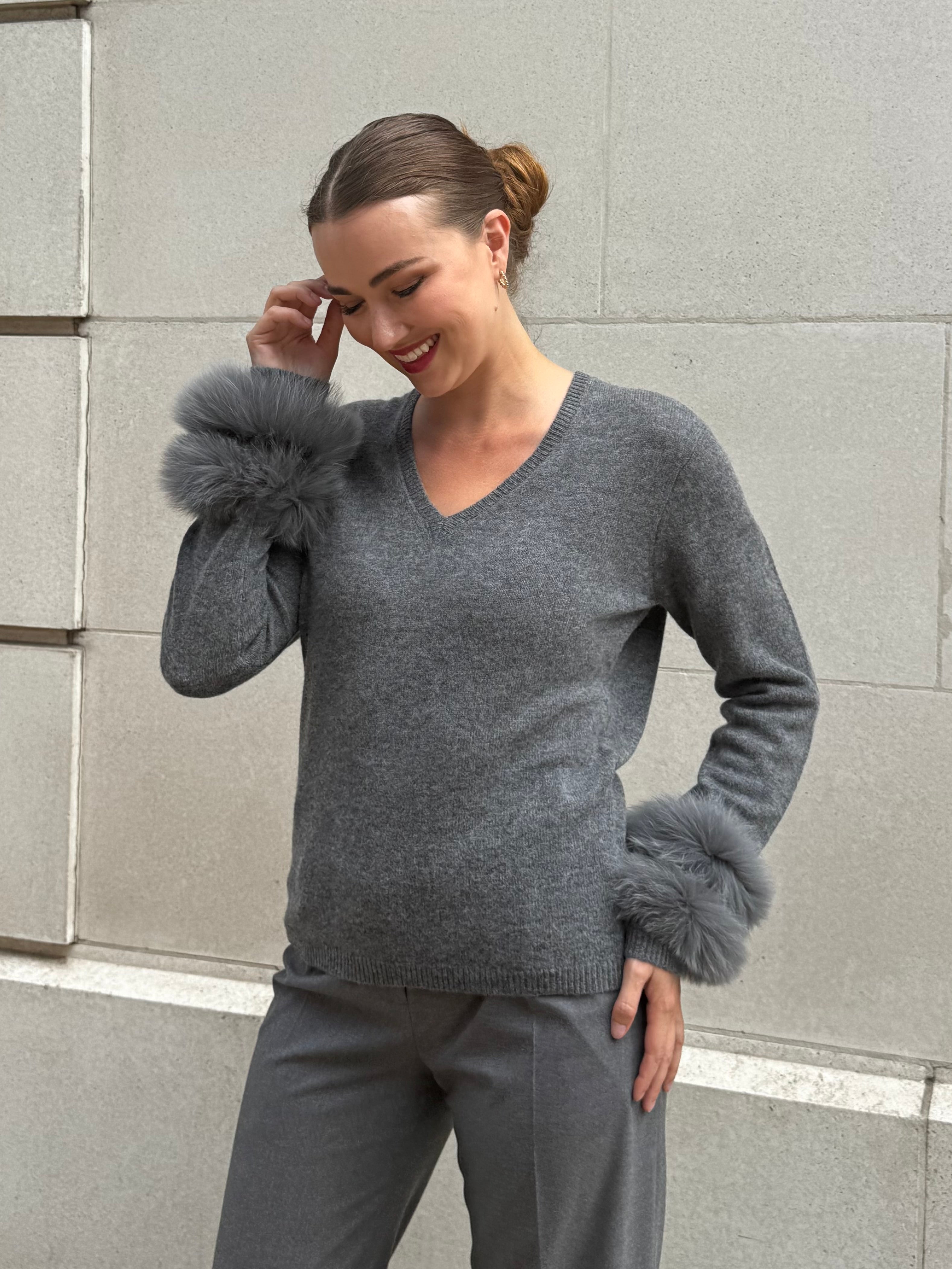 CASHMERE JUMPER WITH FUR DETAILS -GREY