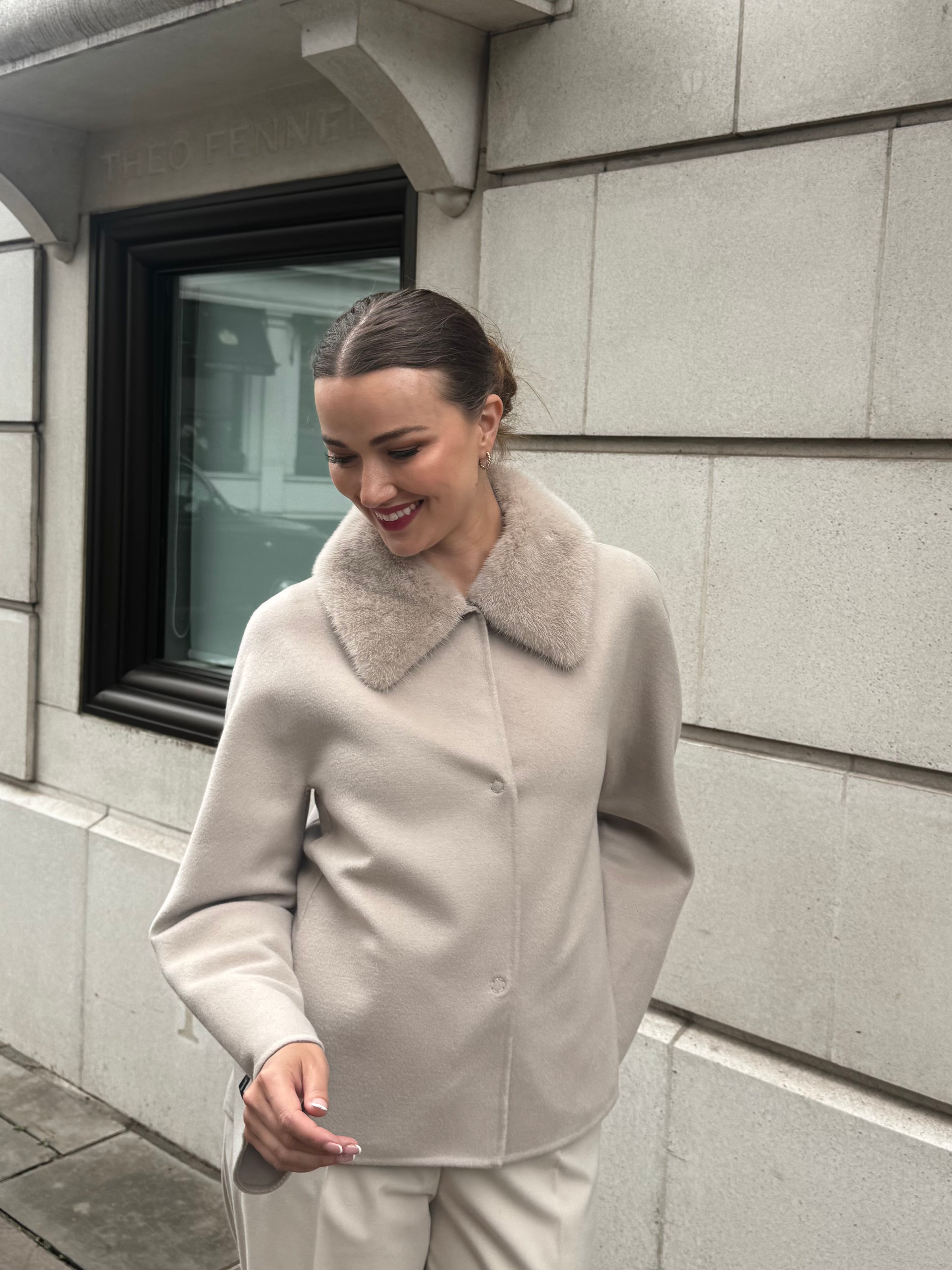 SHORT JACKET WITH MINK COLAR-BEIGE