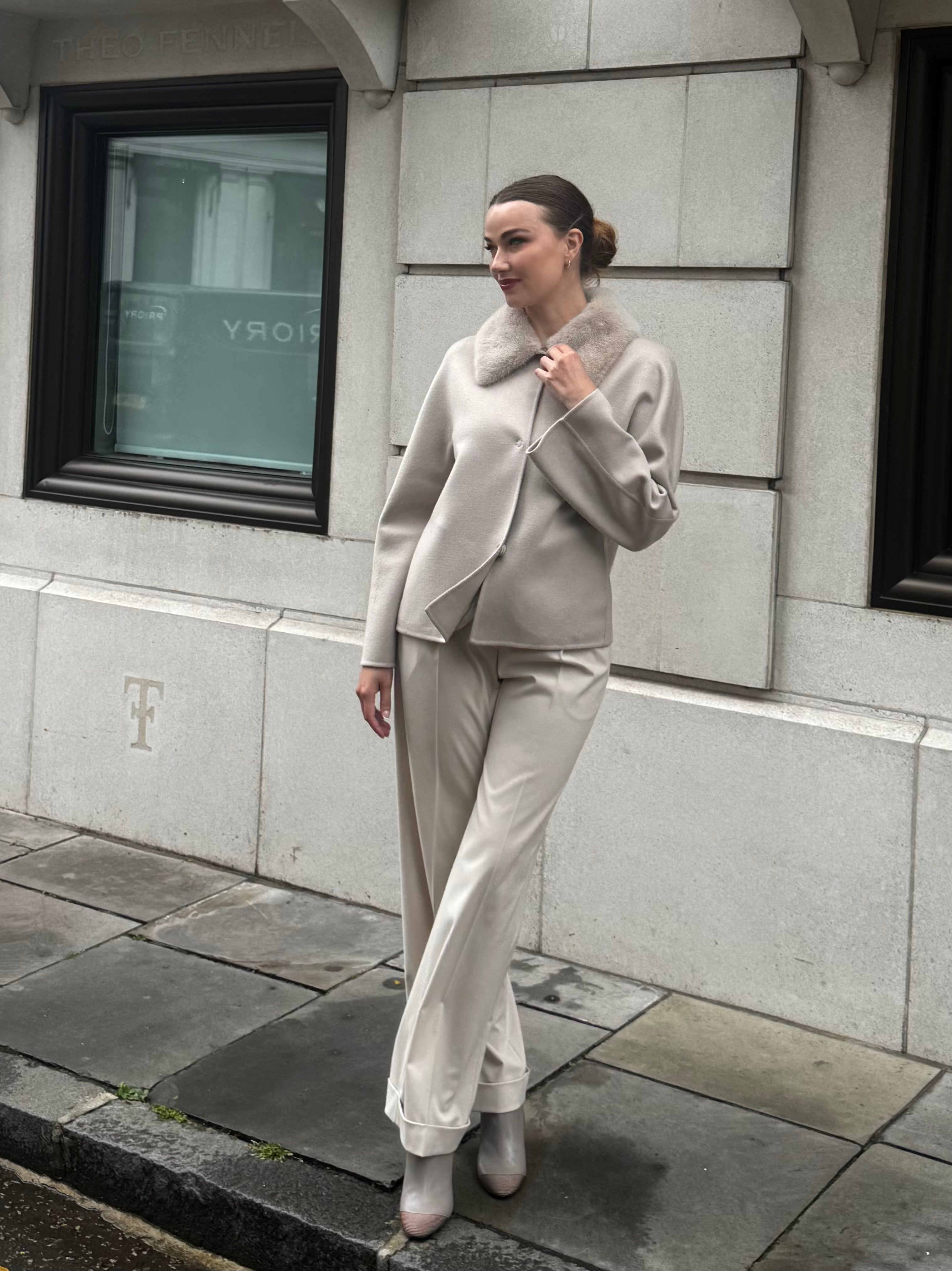 SHORT JACKET WITH MINK COLAR-BEIGE