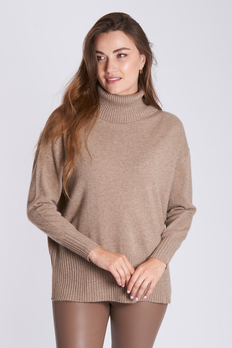 OVERSIZE ROLL NECK - NOISETTE