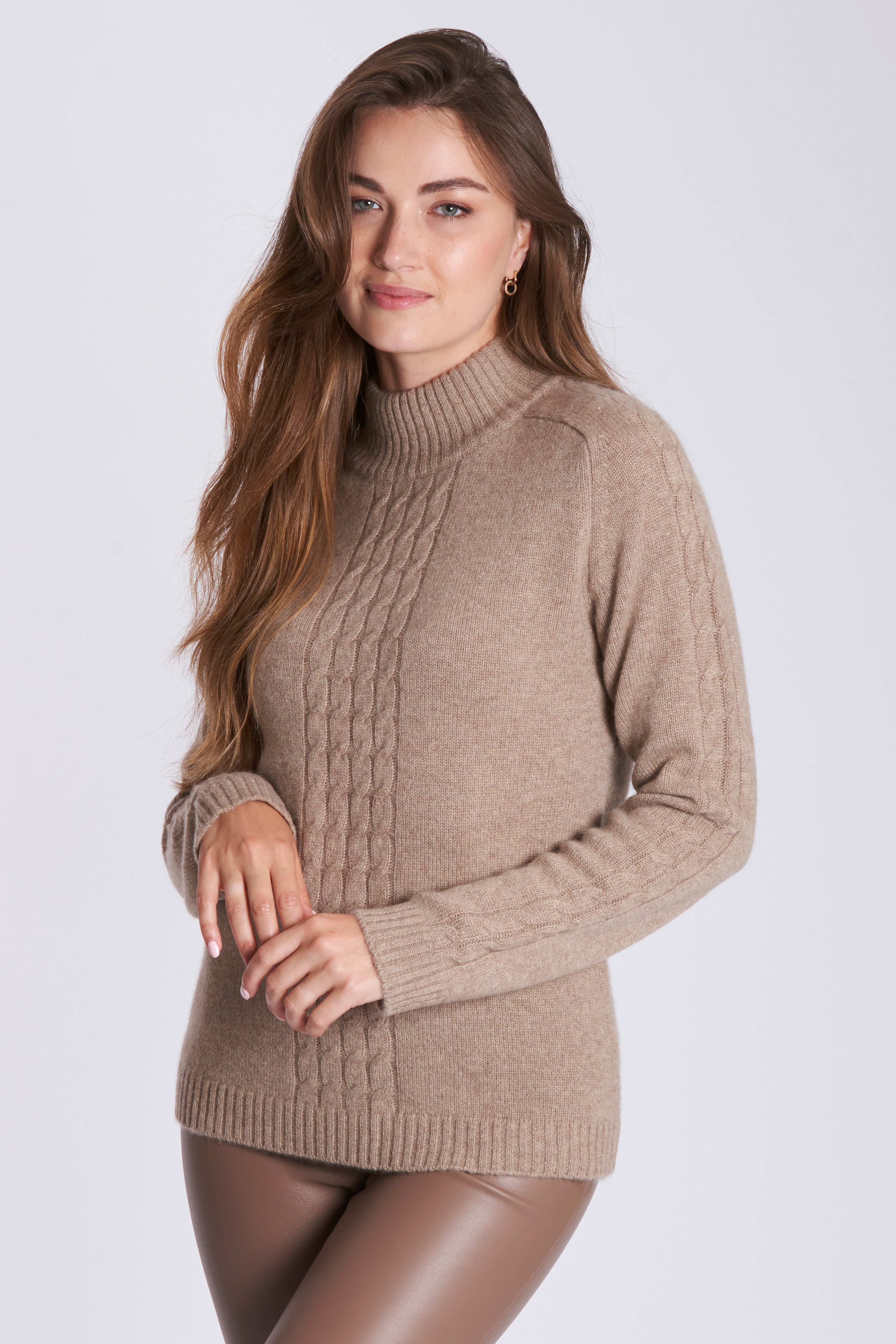 TURTLE NECK CABLE DETAILS - NOISETTE