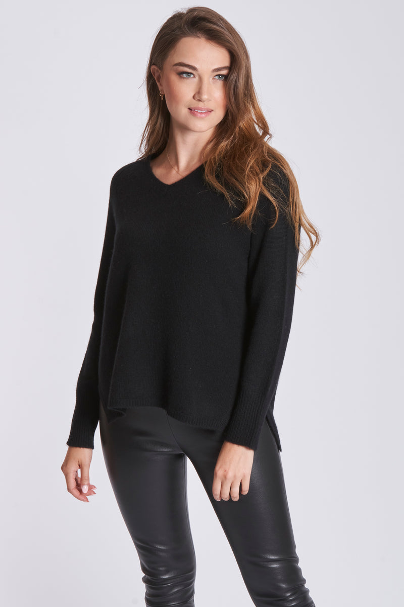 V NECK JUMPER - BLACK