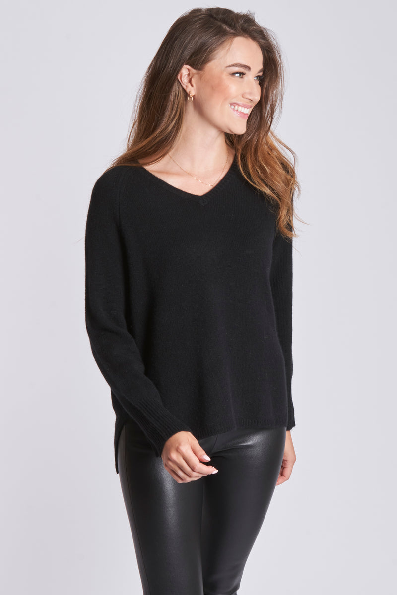 V NECK JUMPER - BLACK