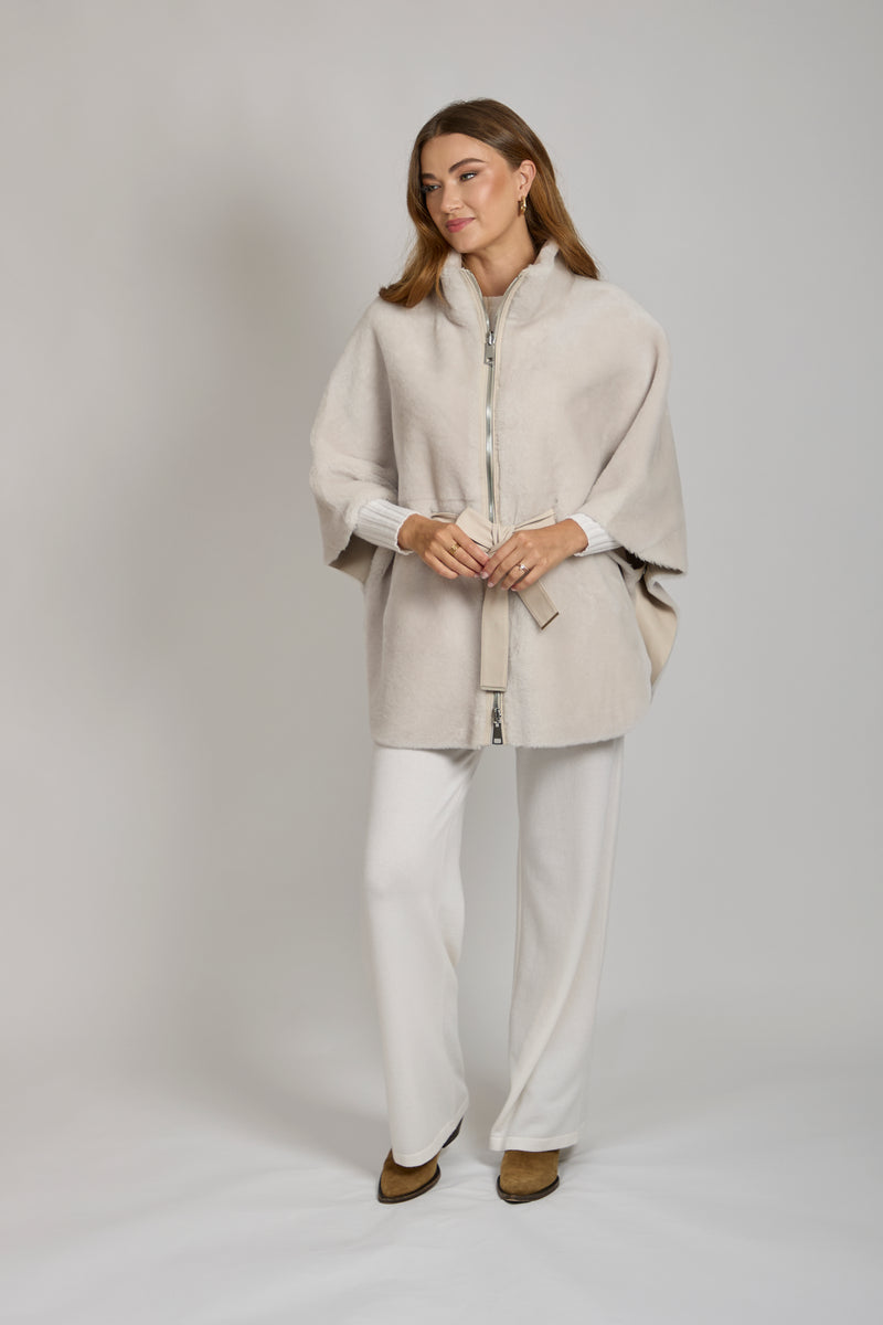 REVERSIBLE SHEARLING CAPE-MILK