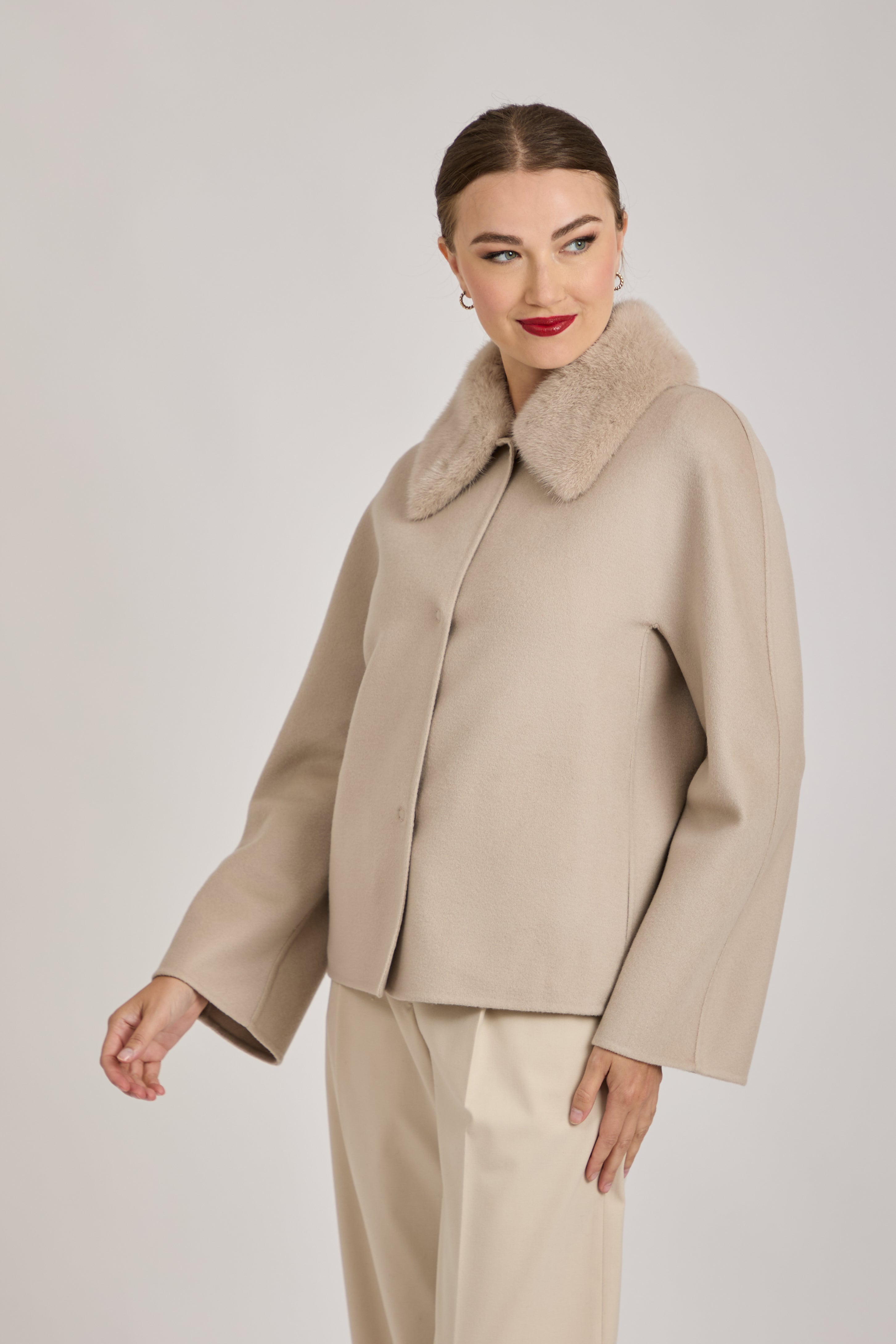 SHORT JACKET WITH MINK COLAR-BEIGE