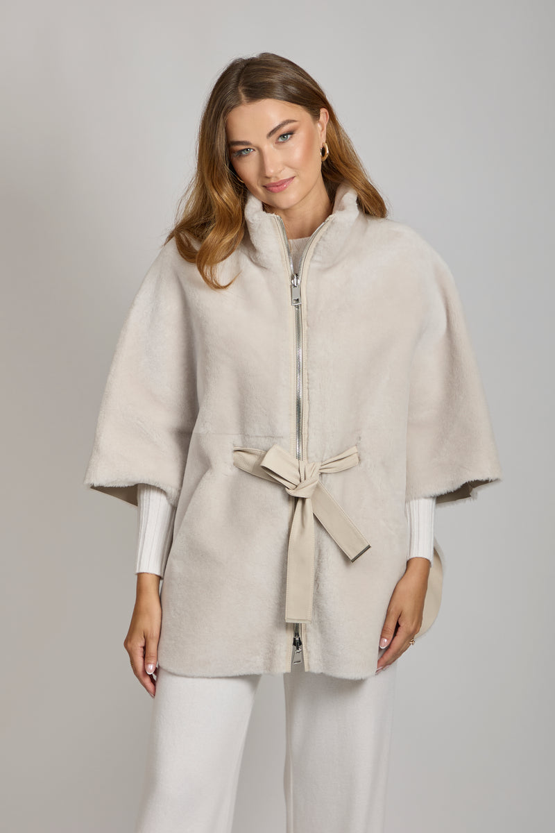 REVERSIBLE SHEARLING CAPE-MILK