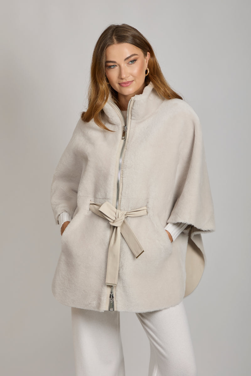 REVERSIBLE SHEARLING CAPE-MILK