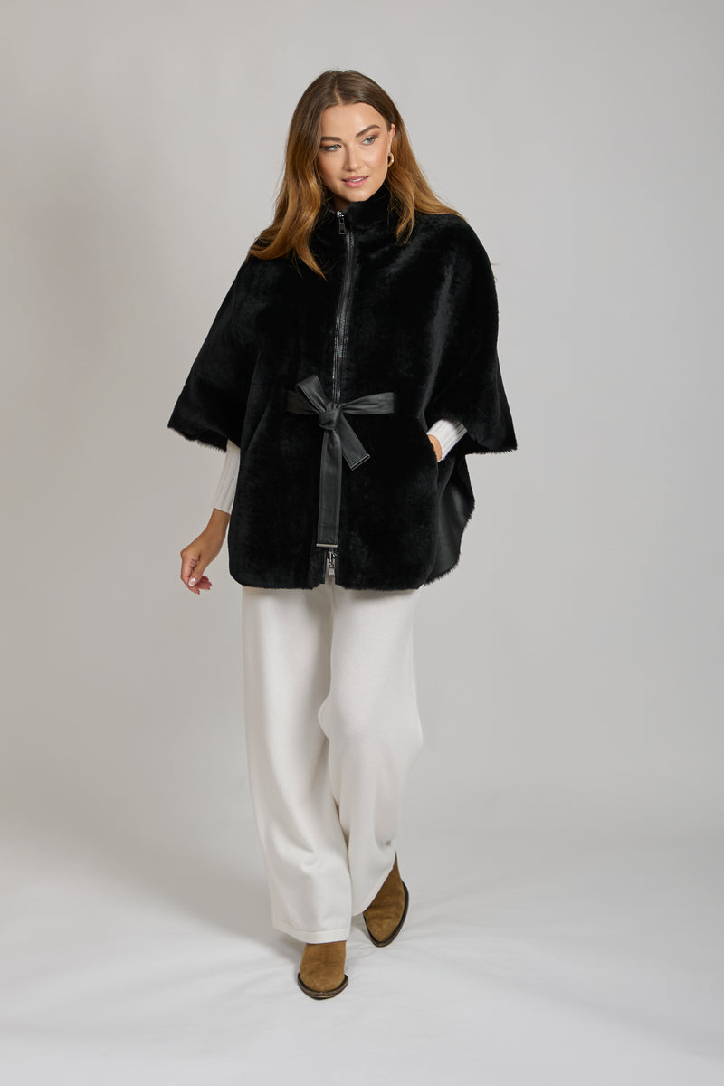 REVERSIBLE SHEARLING CAPE-BLACK