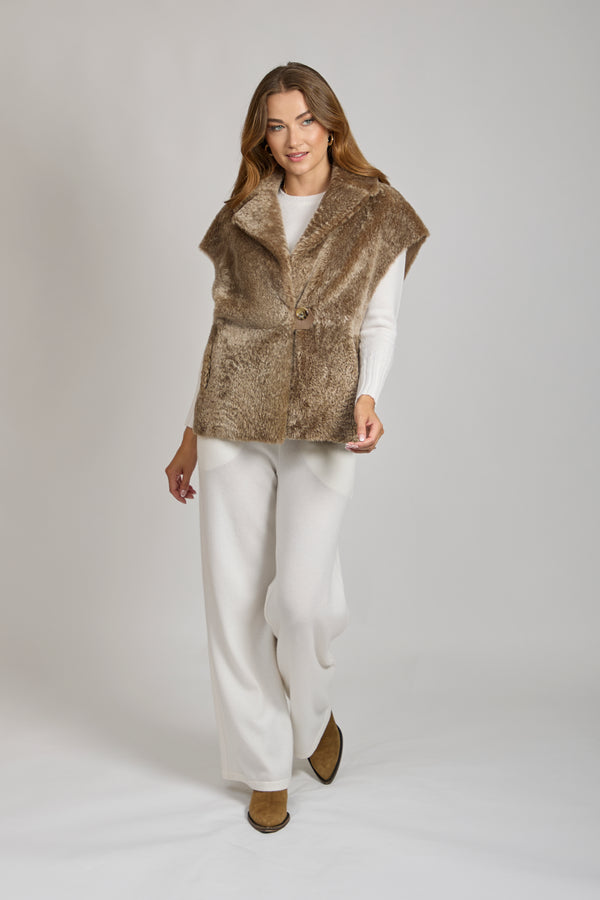 REVERSIBLE SHEARLING CAPE-CARAMEL
