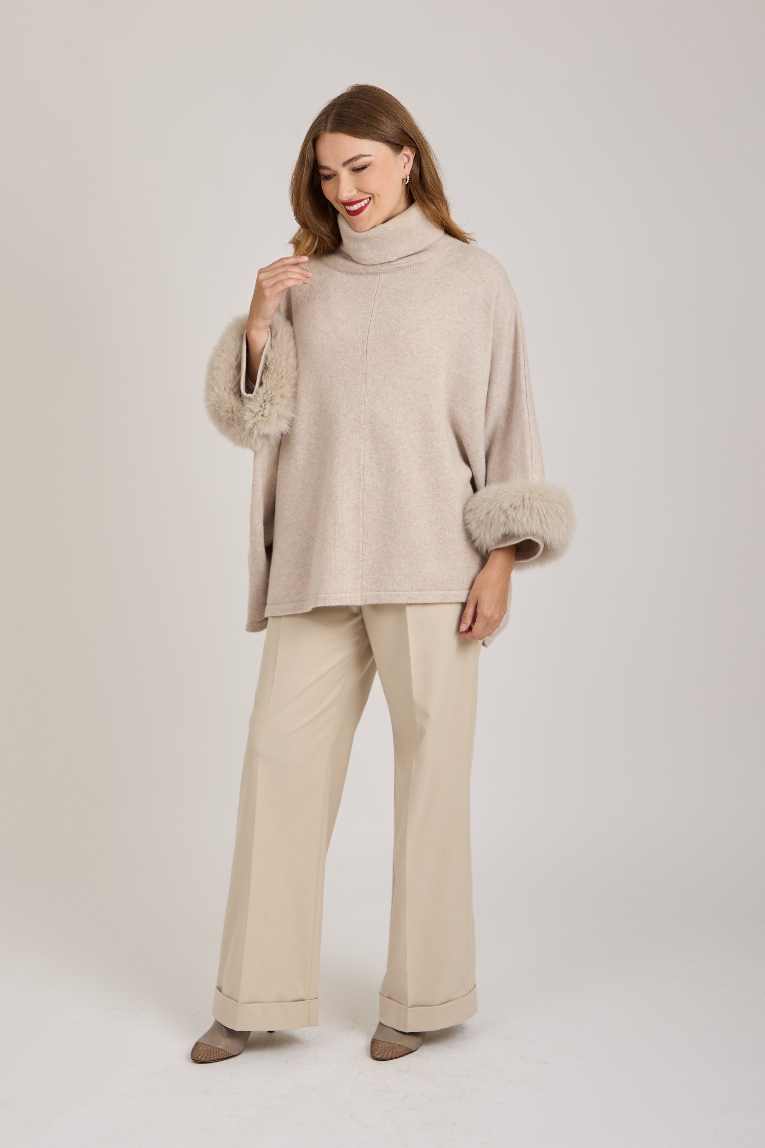 PONCHO WITH FOX CUFFS-BEIGE