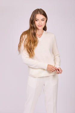 V NECK ROUND BOTTOM JUMPER - OFF WHITE