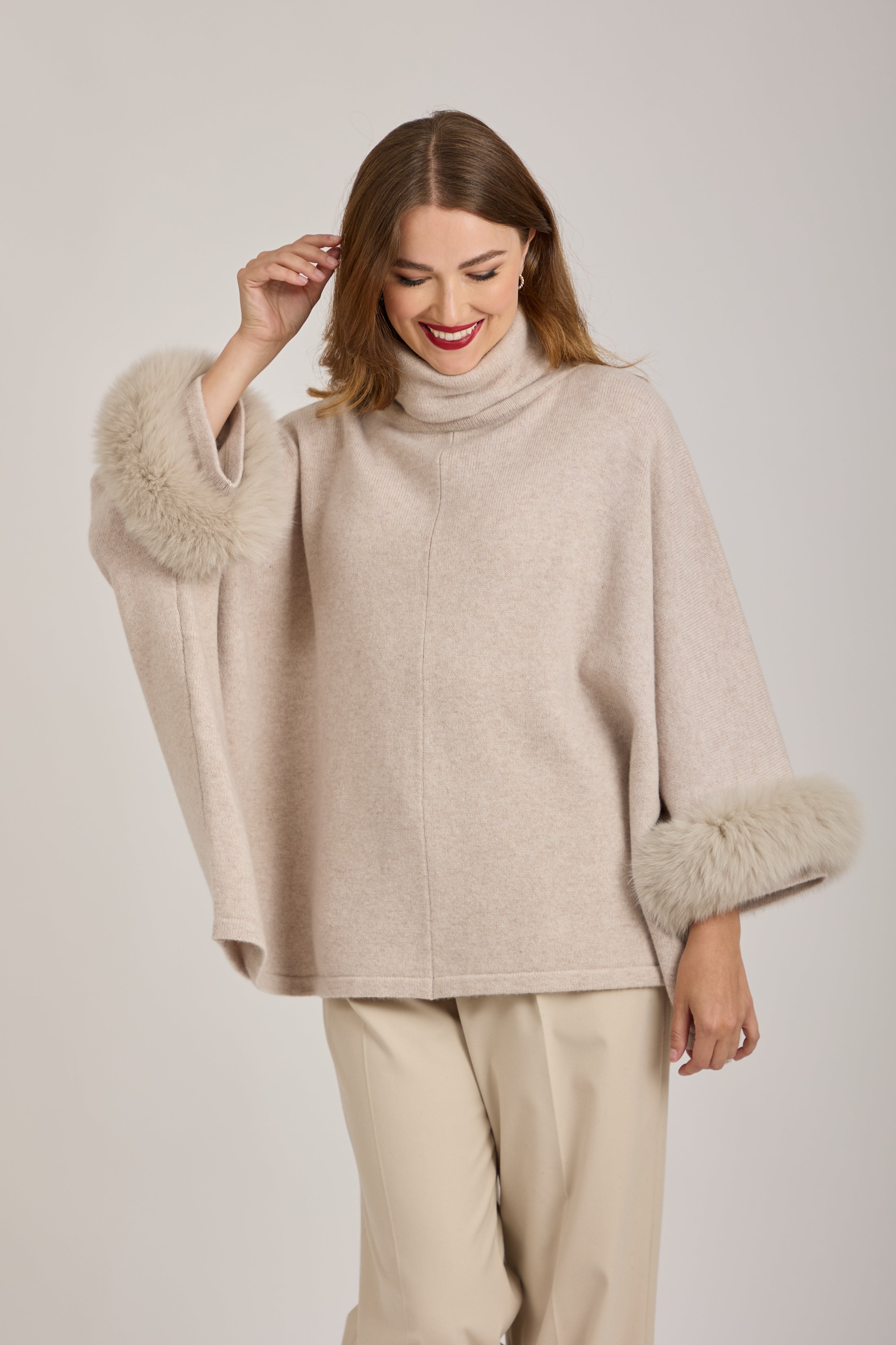 PONCHO WITH FOX CUFFS-BEIGE