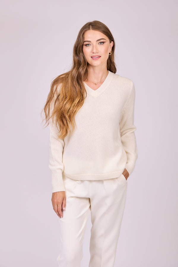 V NECK ROUND BOTTOM JUMPER - OFF WHITE