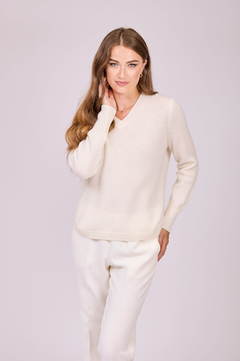 V NECK ROUND BOTTOM JUMPER - OFF WHITE