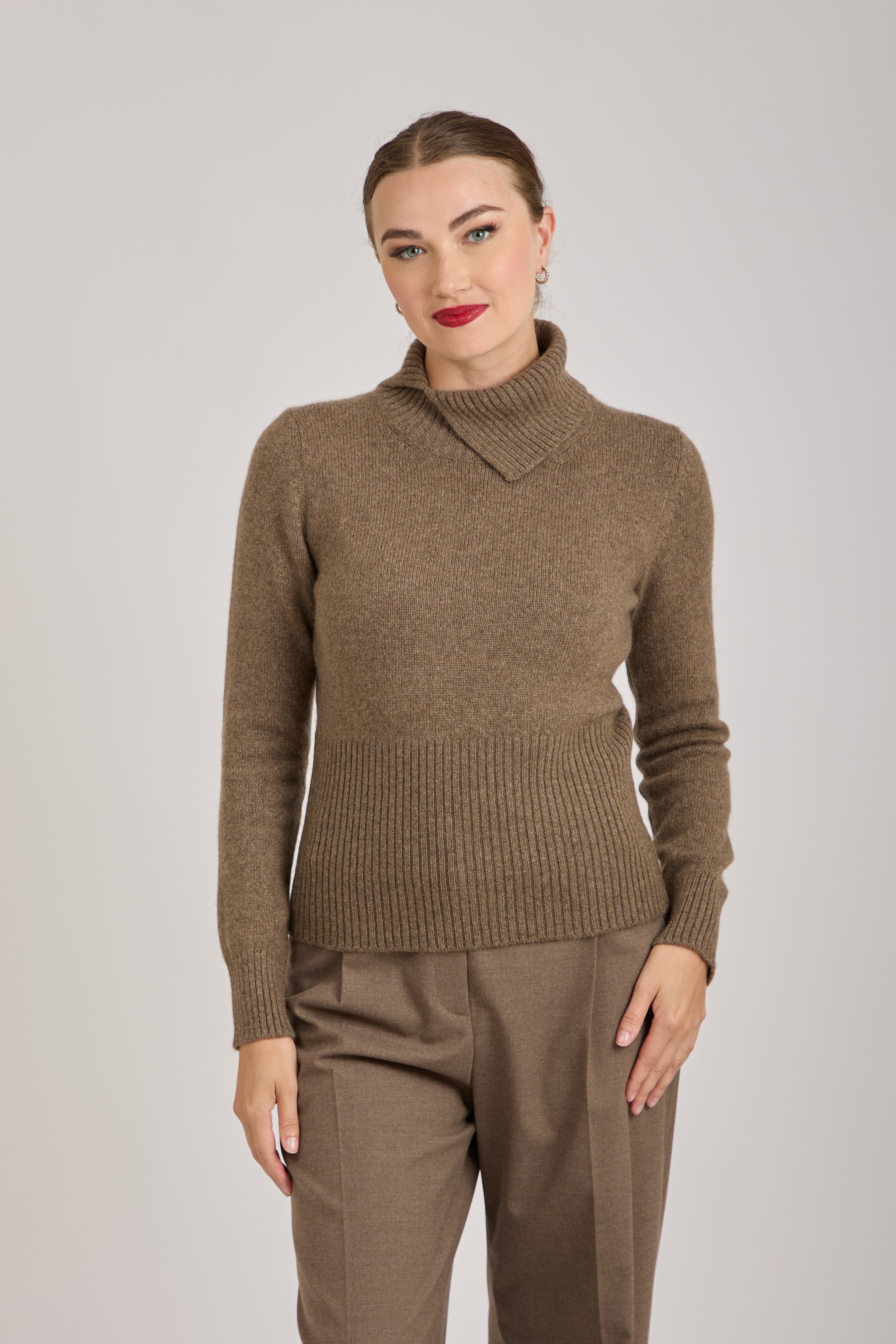 HIGH NECK JUMPER-BROWN