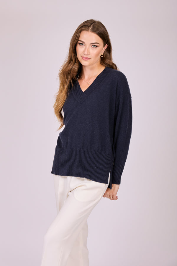 V NECK DETAILS SLITS - NAVY