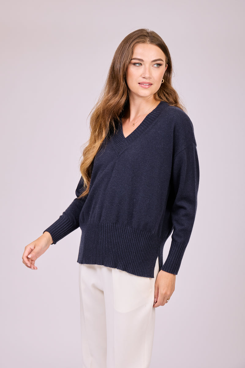 V NECK DETAILS SLITS - NAVY