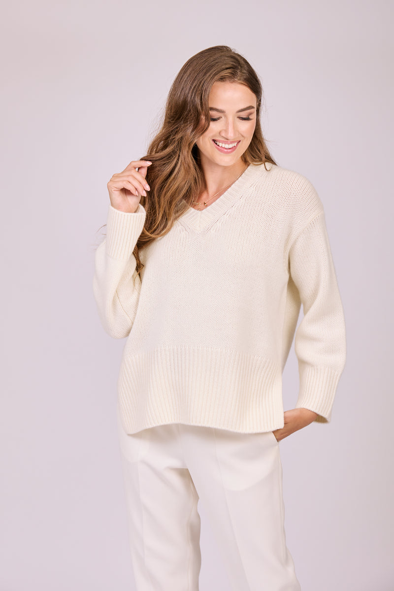 THICK V NECK JUMPER - OFF WHITE